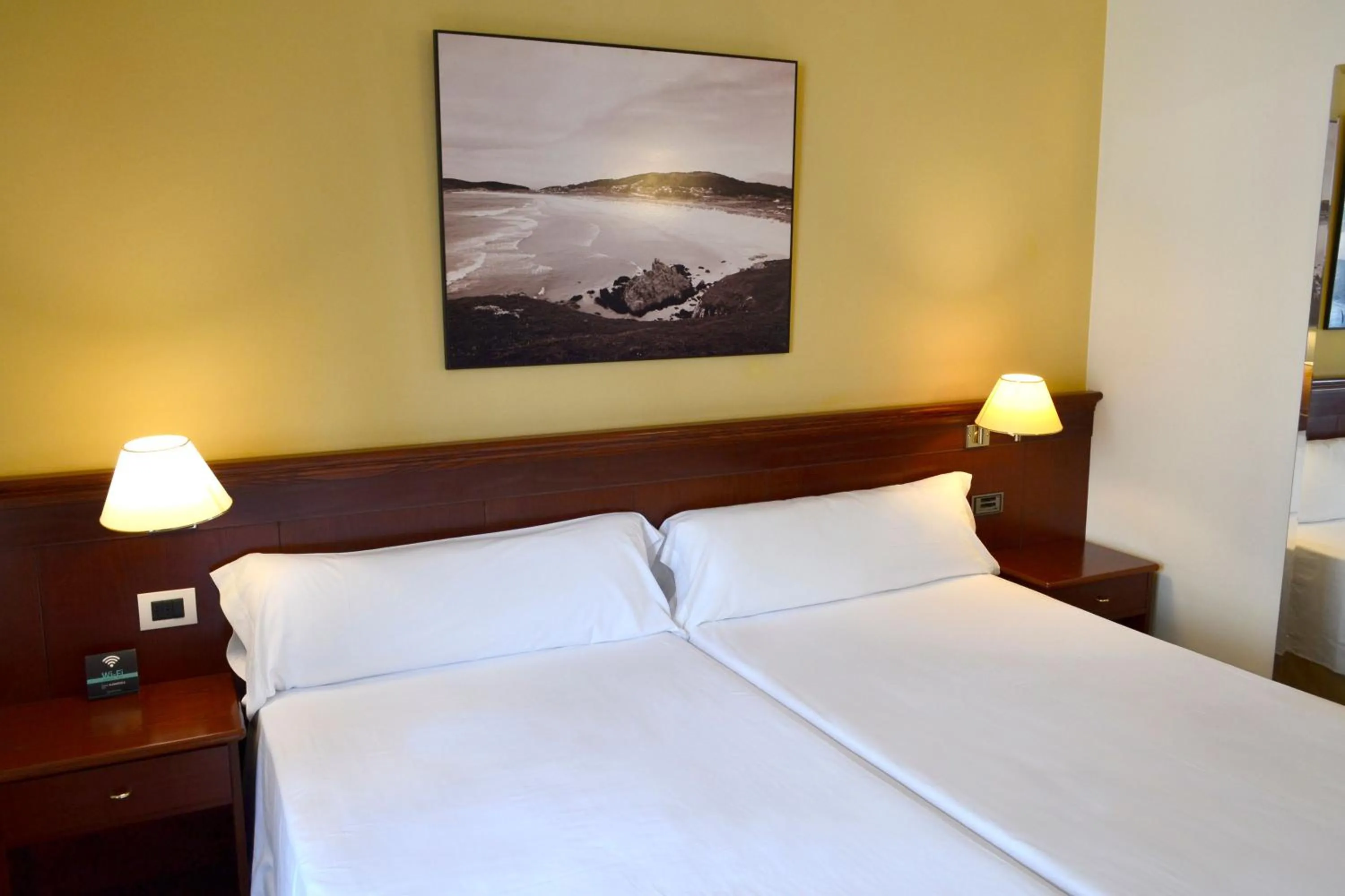 Bedroom, Bed in Hotel Alda El Suizo