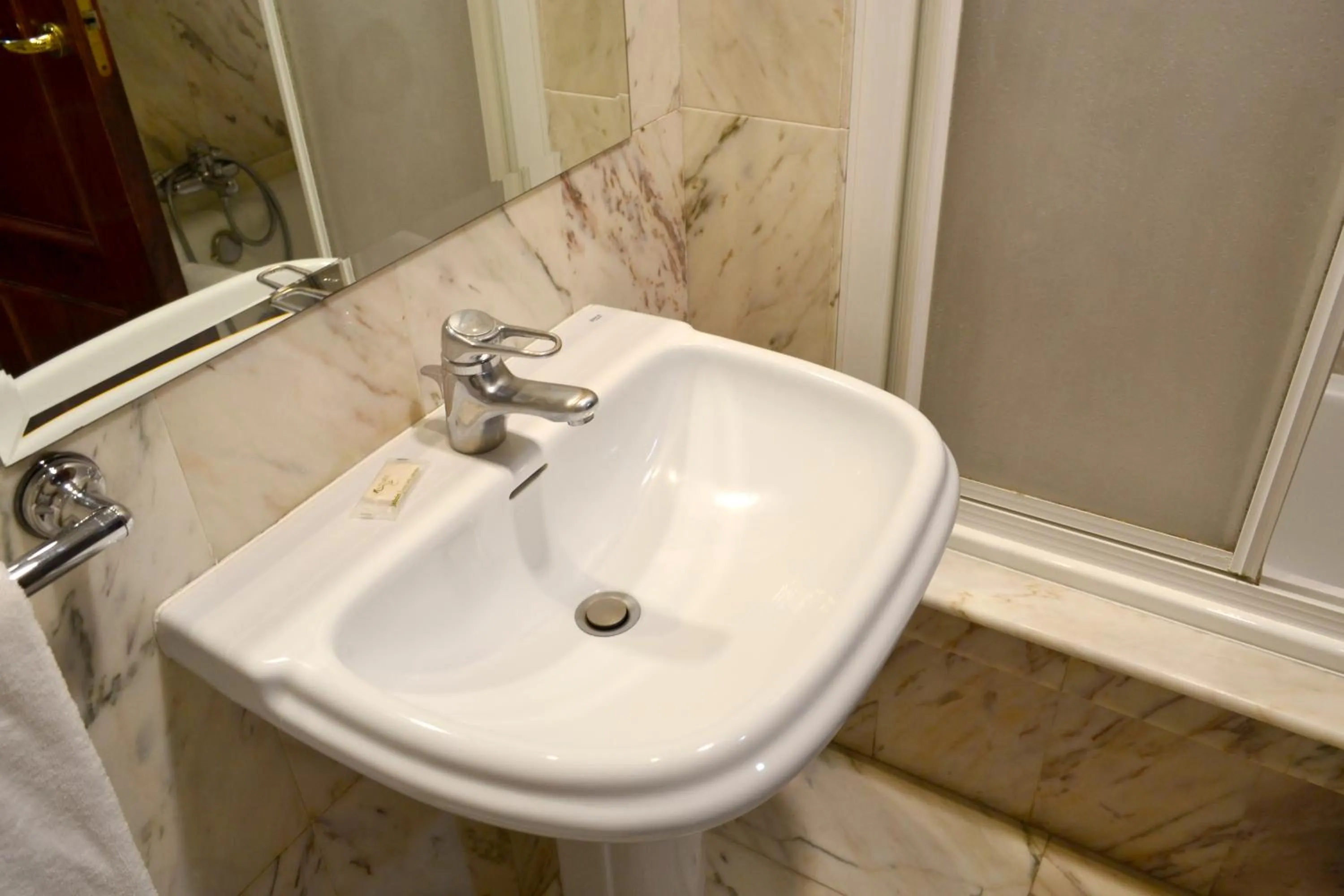 Bathroom in Hotel Alda El Suizo