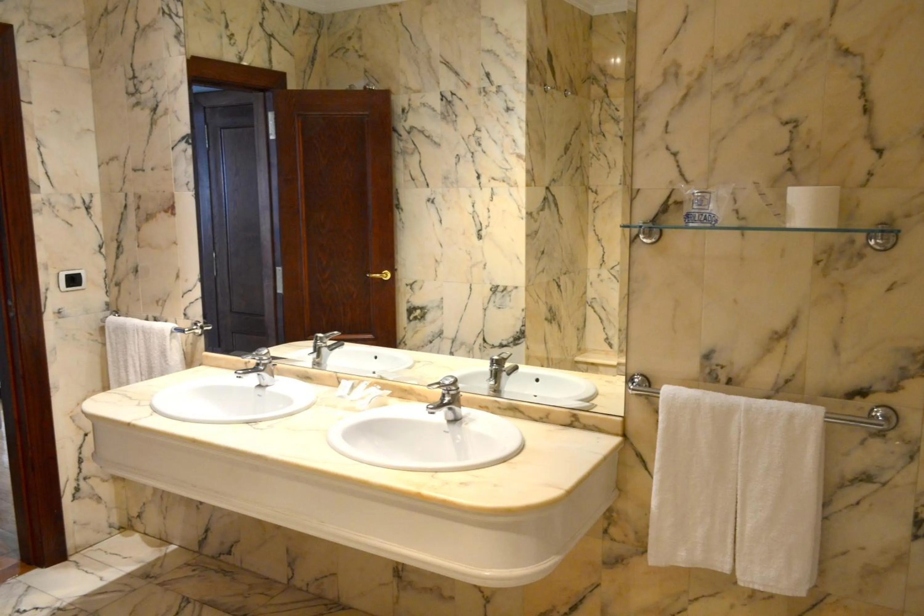 Bathroom in Hotel Alda El Suizo