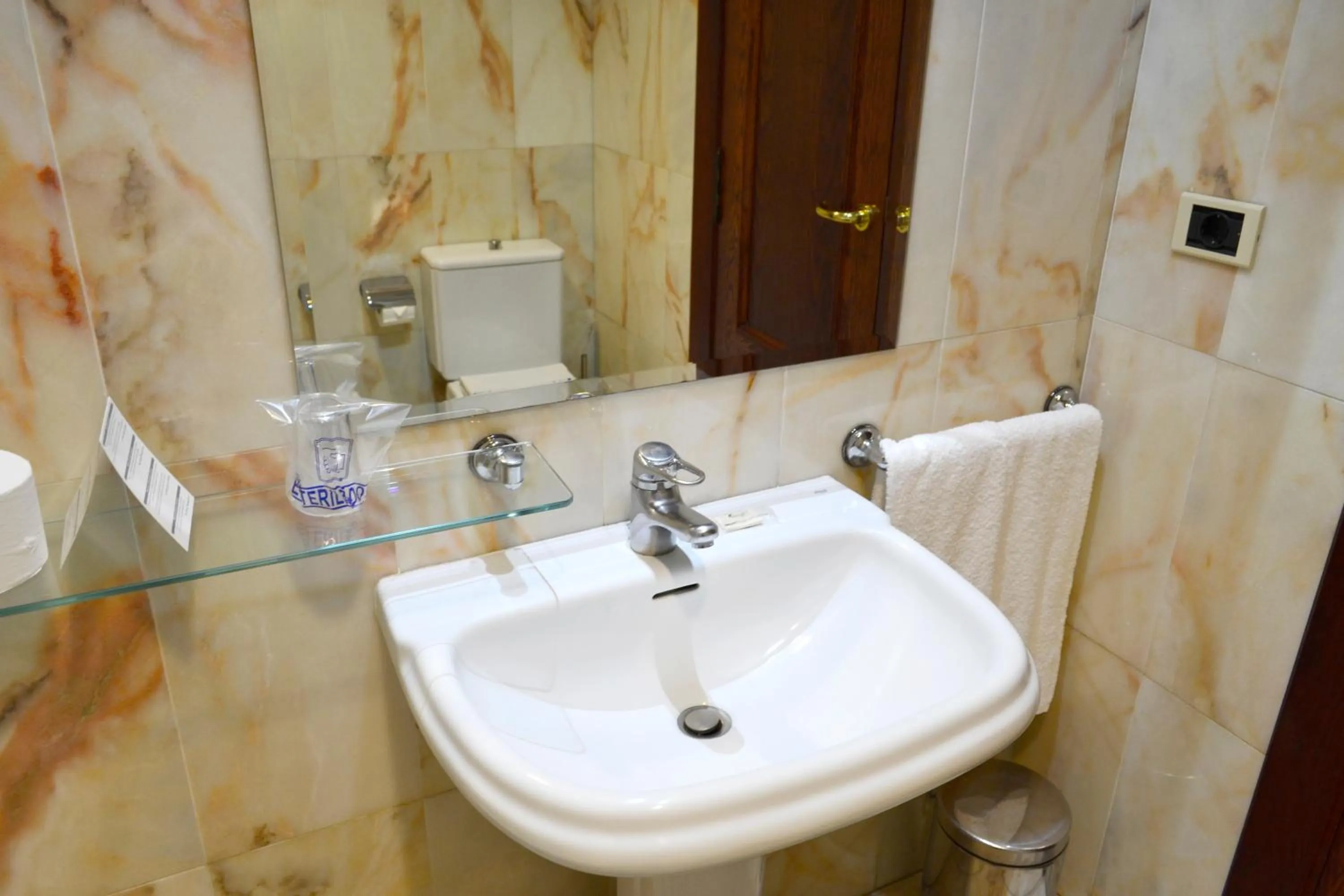 Bathroom in Hotel Alda El Suizo