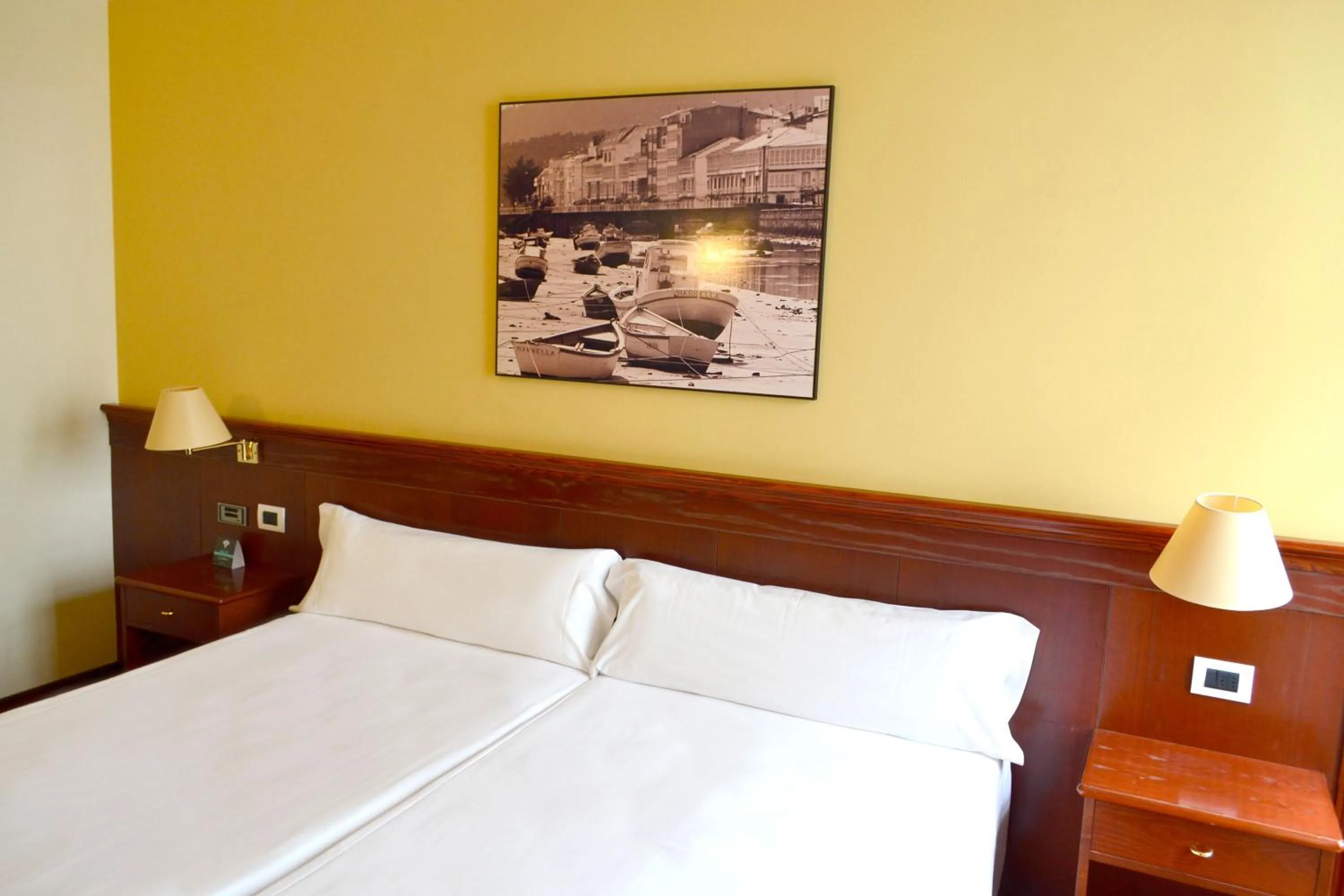 Bedroom, Bed in Hotel Alda El Suizo