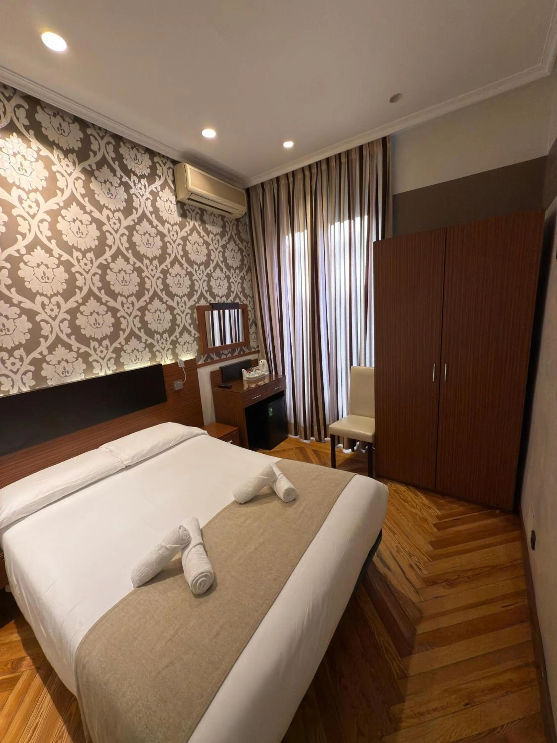 Photo of the whole room, Bed in Hostal Atocha Almudena Martín