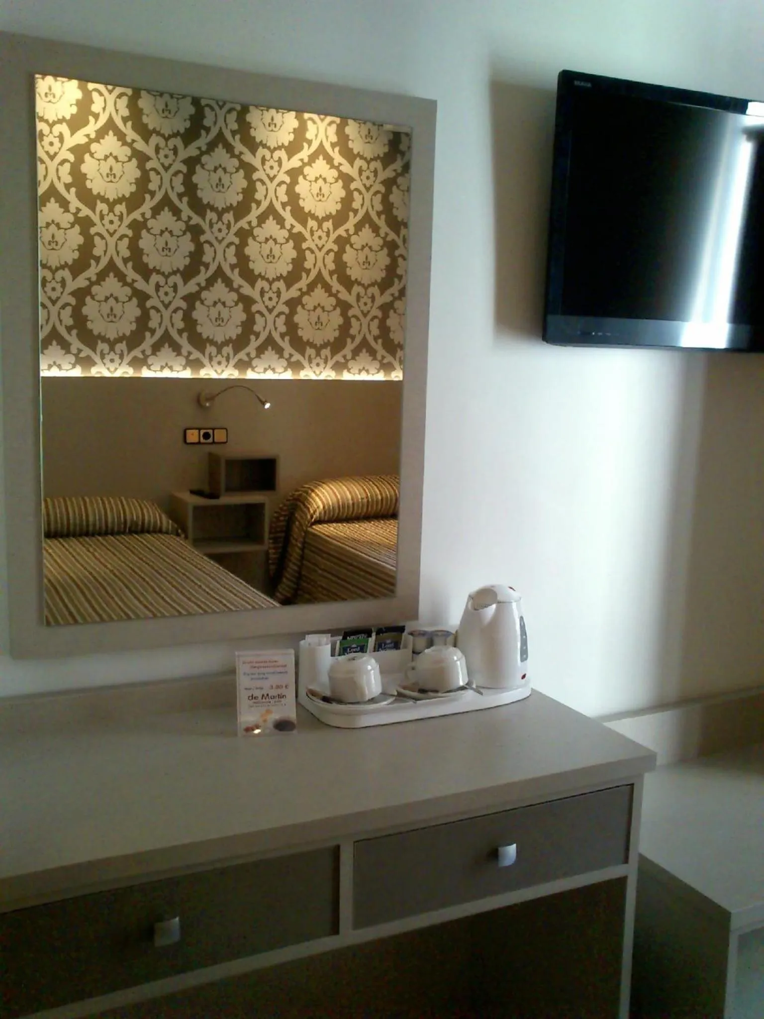 Coffee/tea facilities in Hostal Atocha Almudena Martín