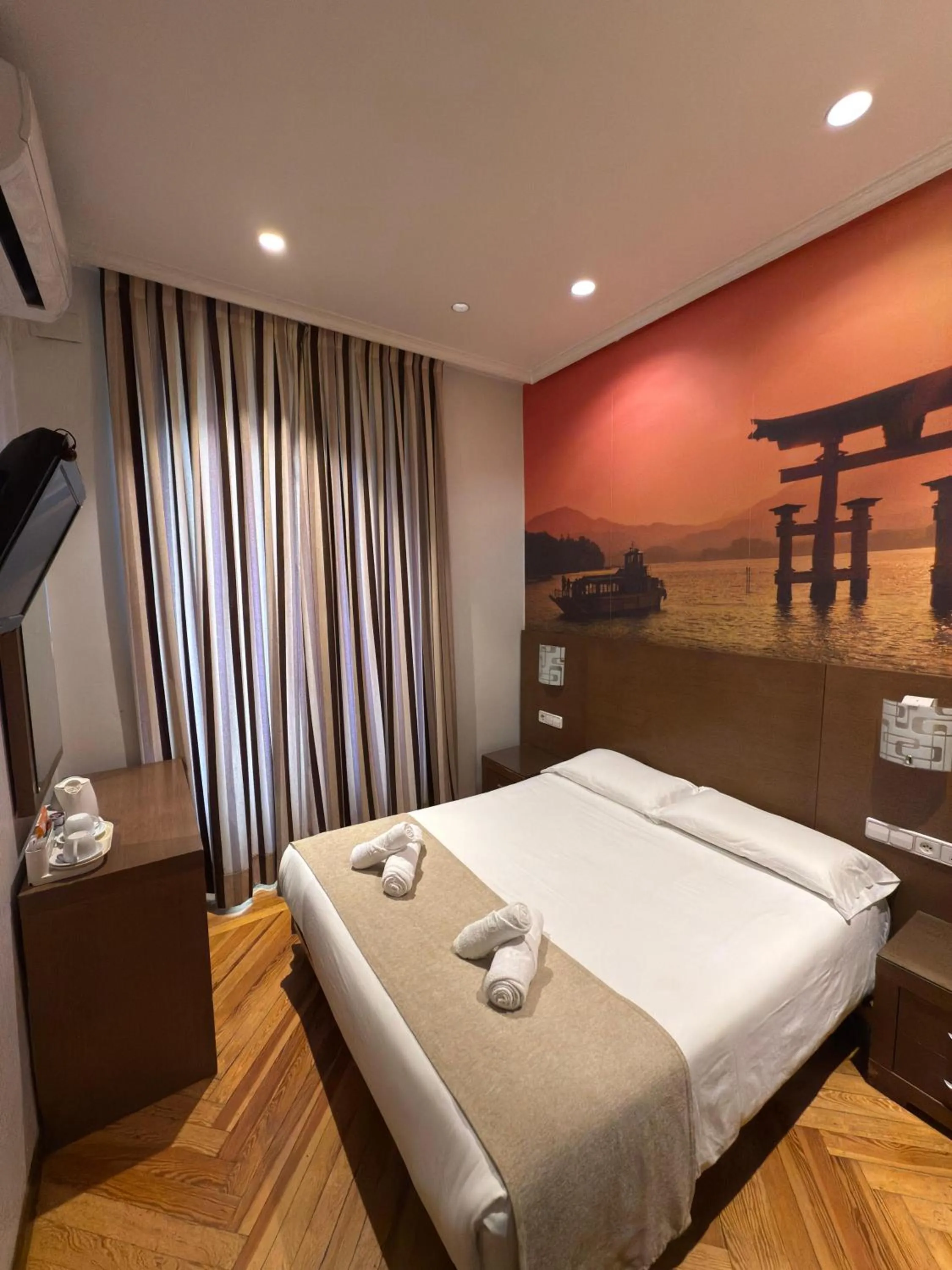 Bed in Hostal Atocha Almudena Martín