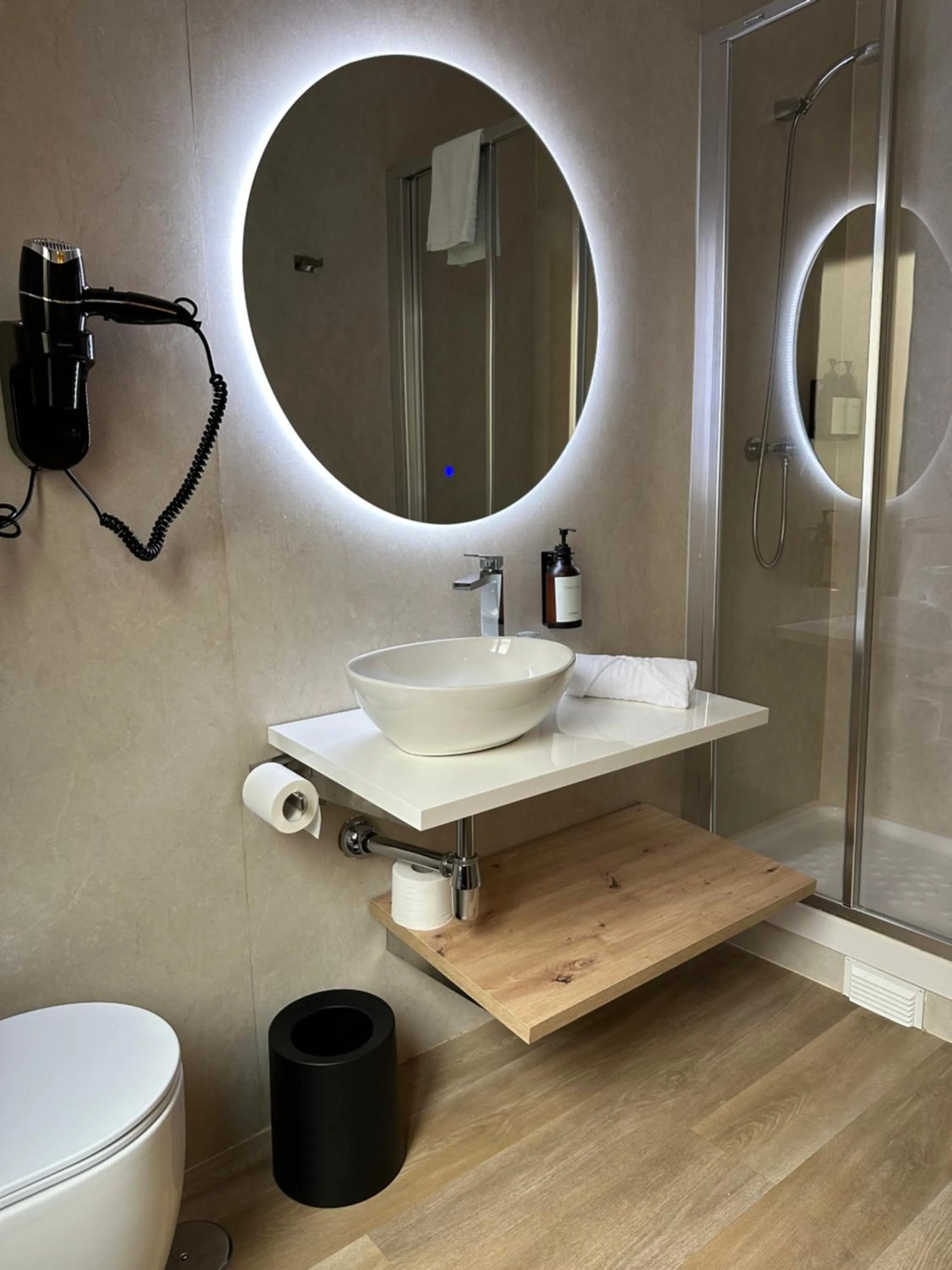 Bathroom in Hostal Atocha Almudena Martín