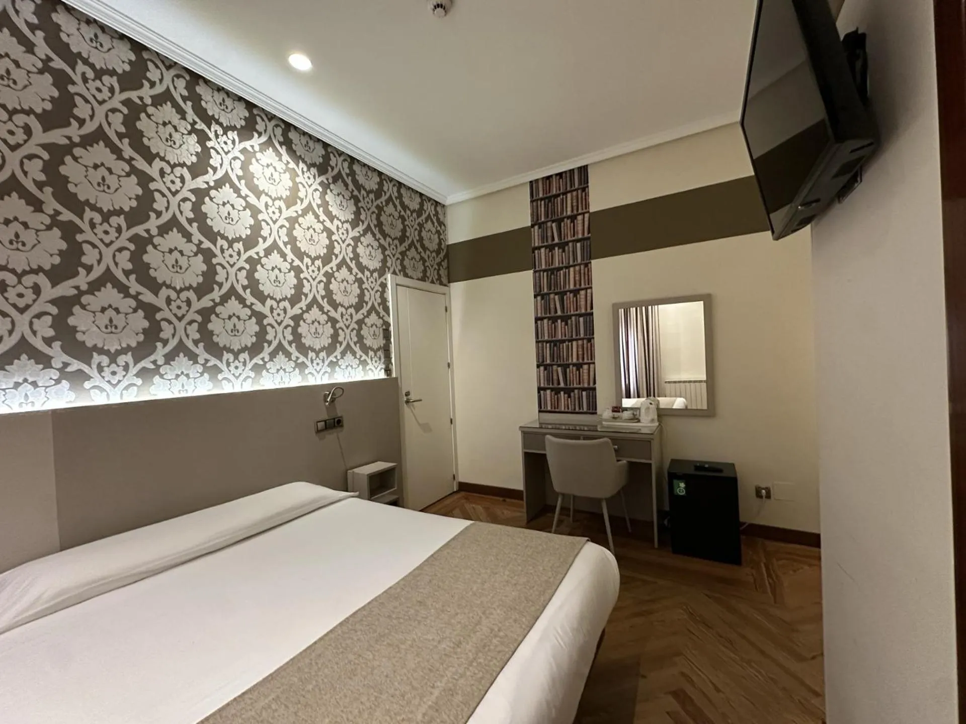 Bed in Hostal Atocha Almudena Martín