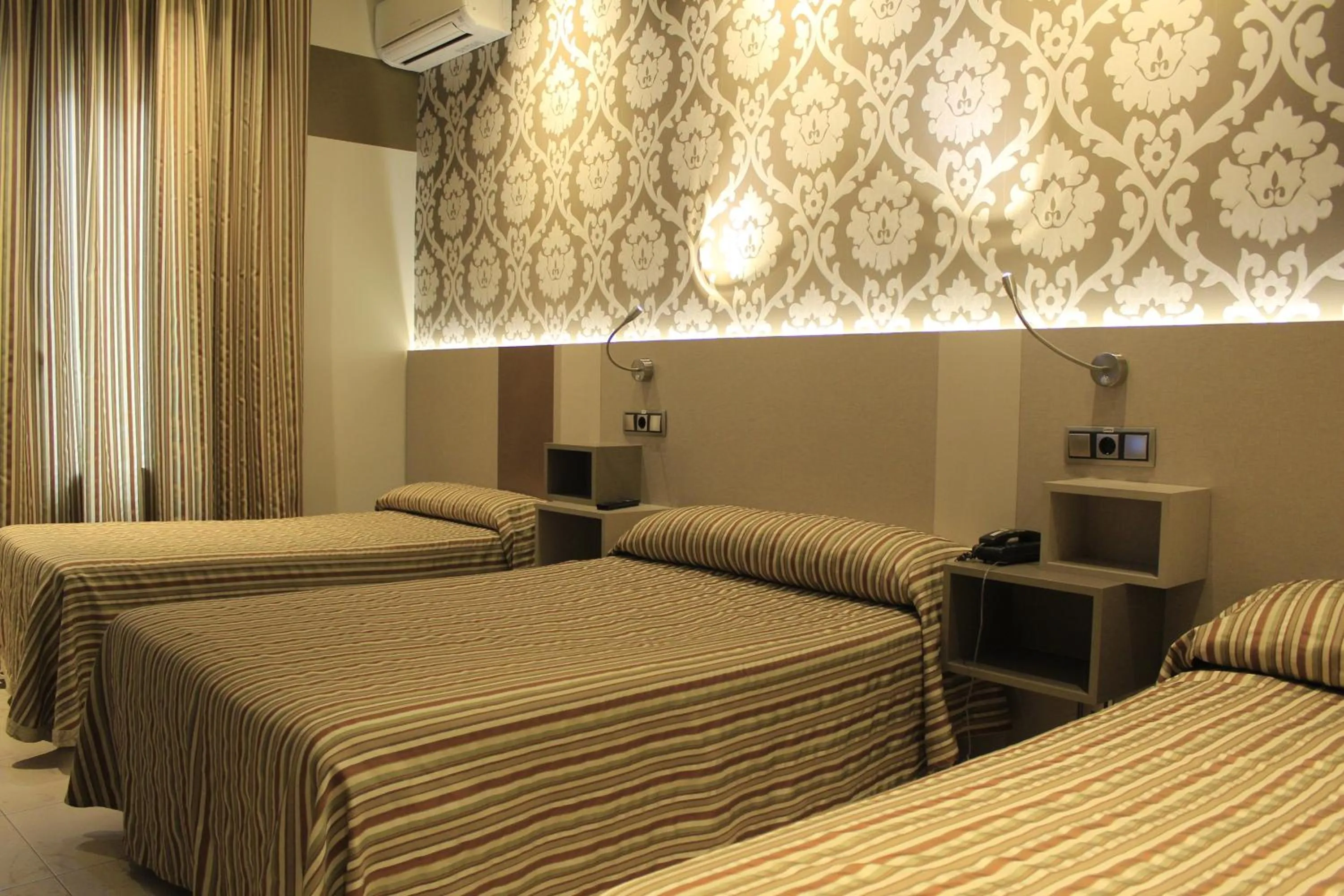 Bed in Hostal Atocha Almudena Martín