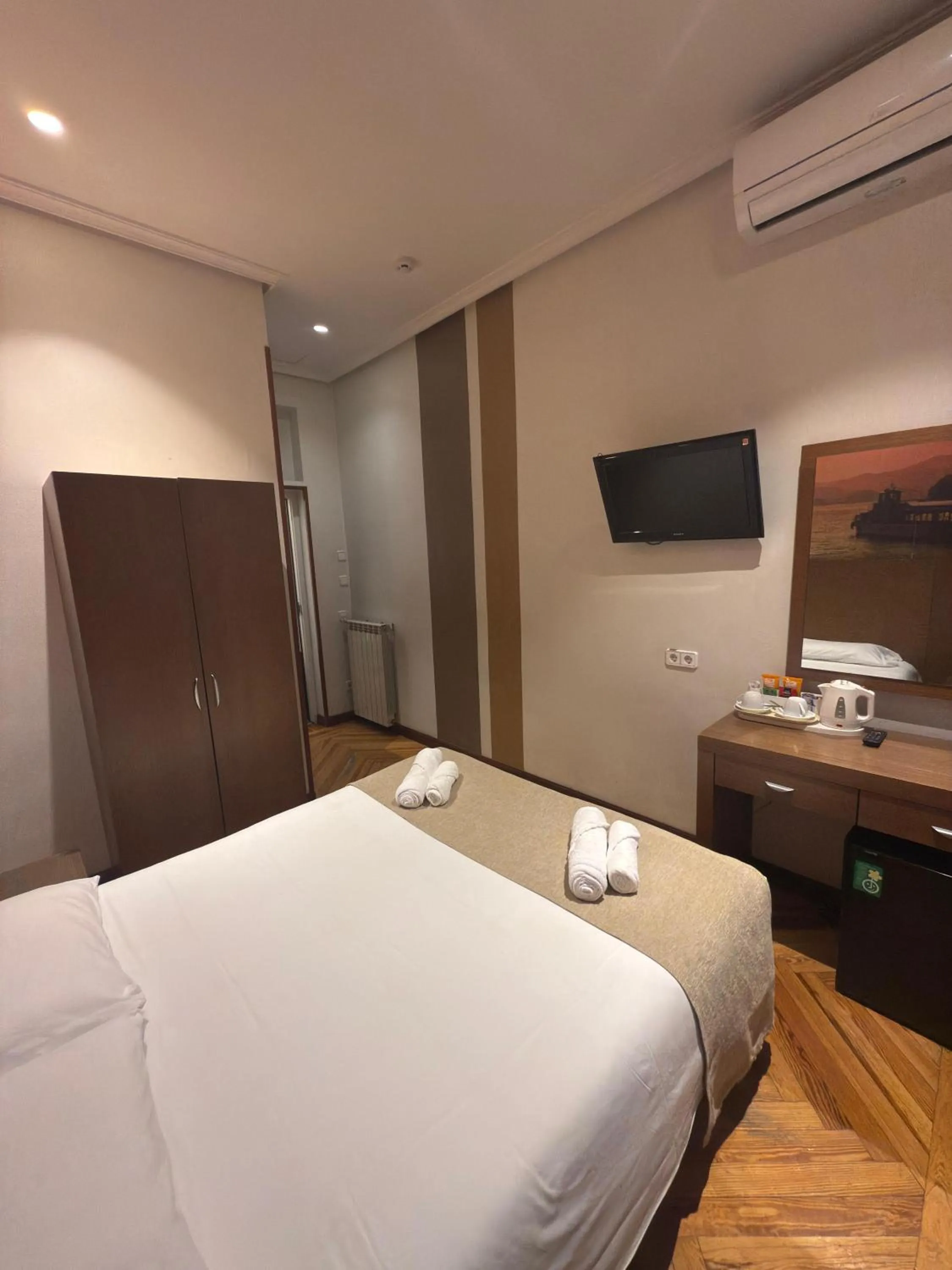 Bed in Hostal Atocha Almudena Martín