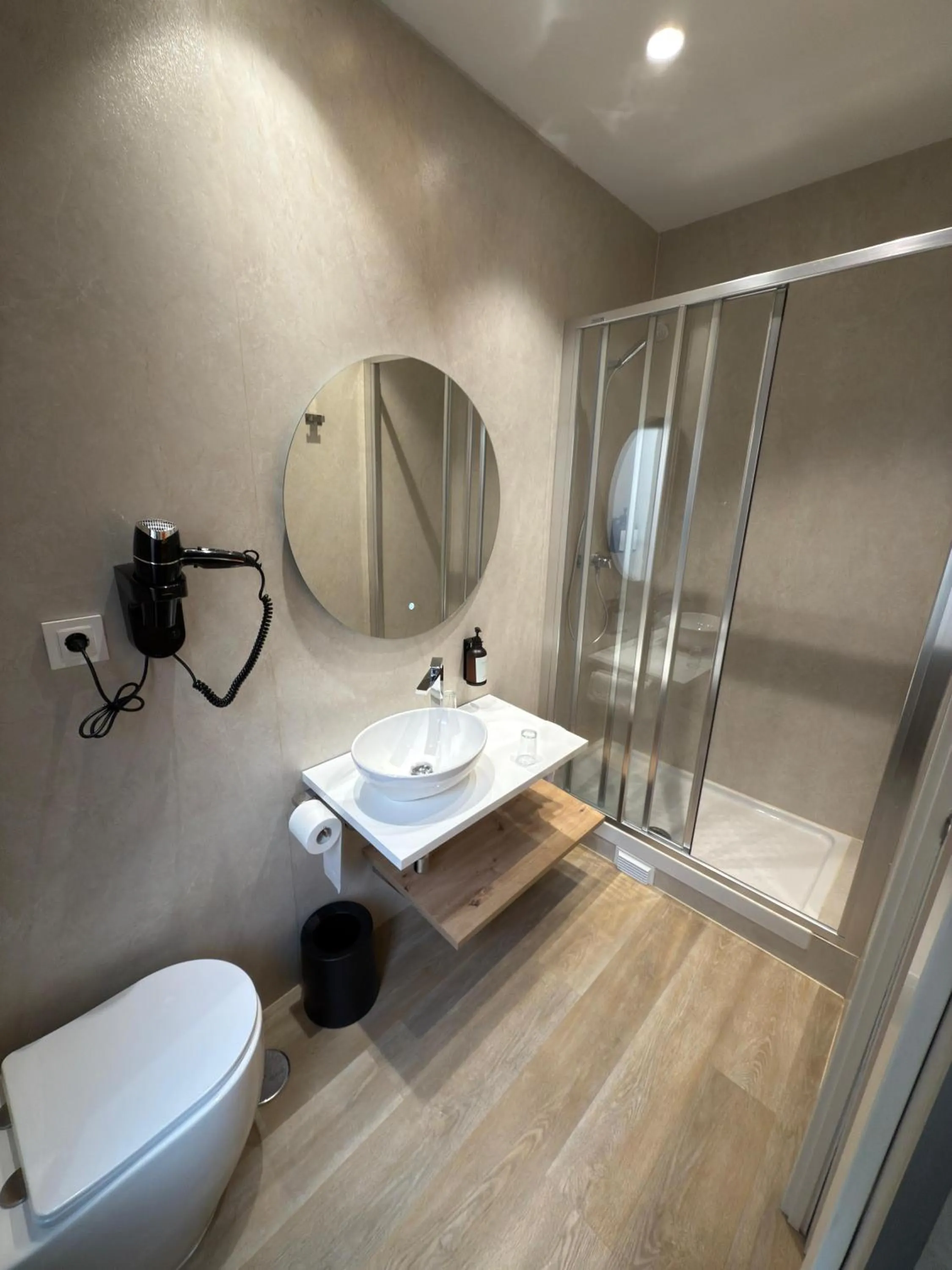 Shower in Hostal Atocha Almudena Martín