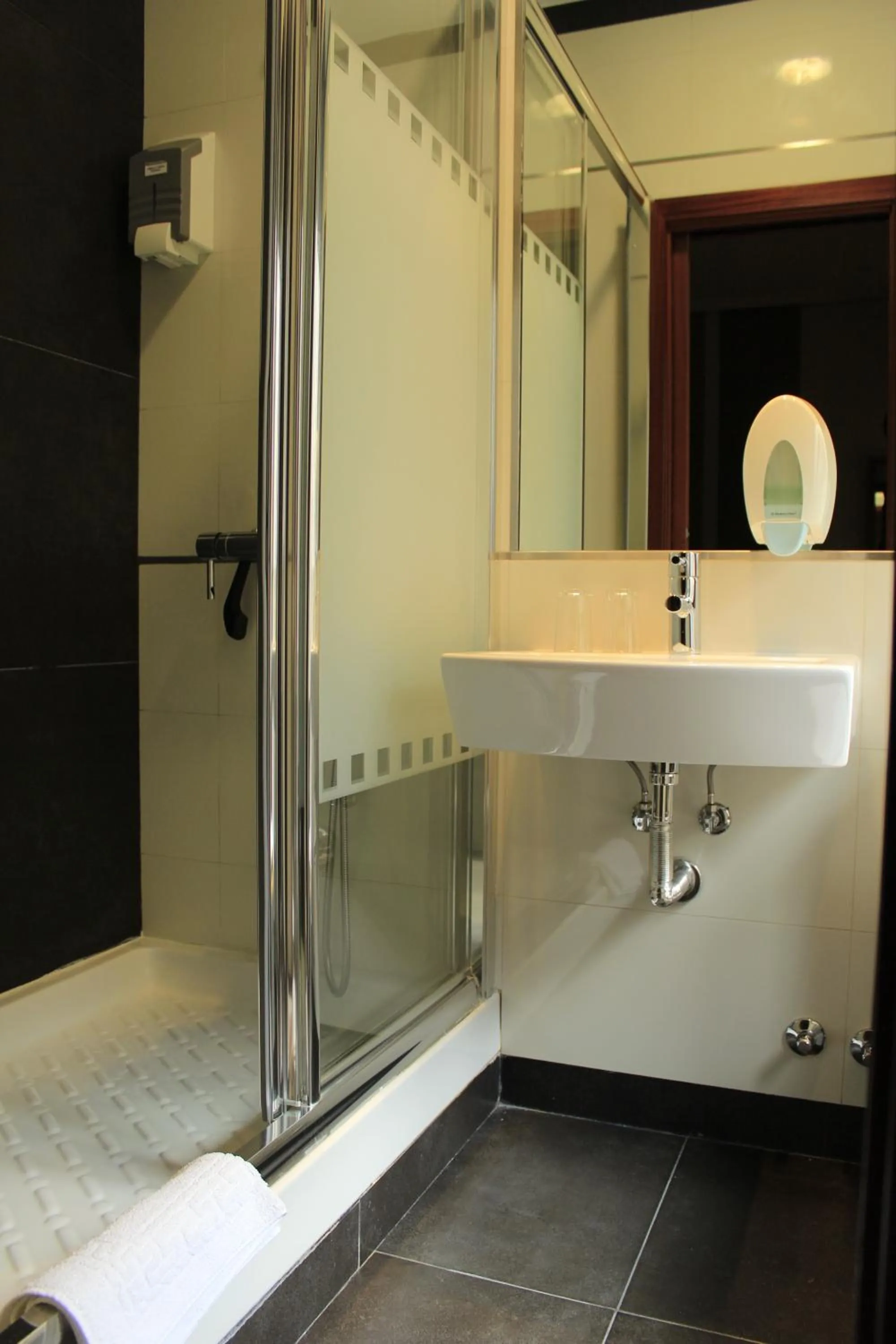 Bathroom in Hostal Atocha Almudena Martín