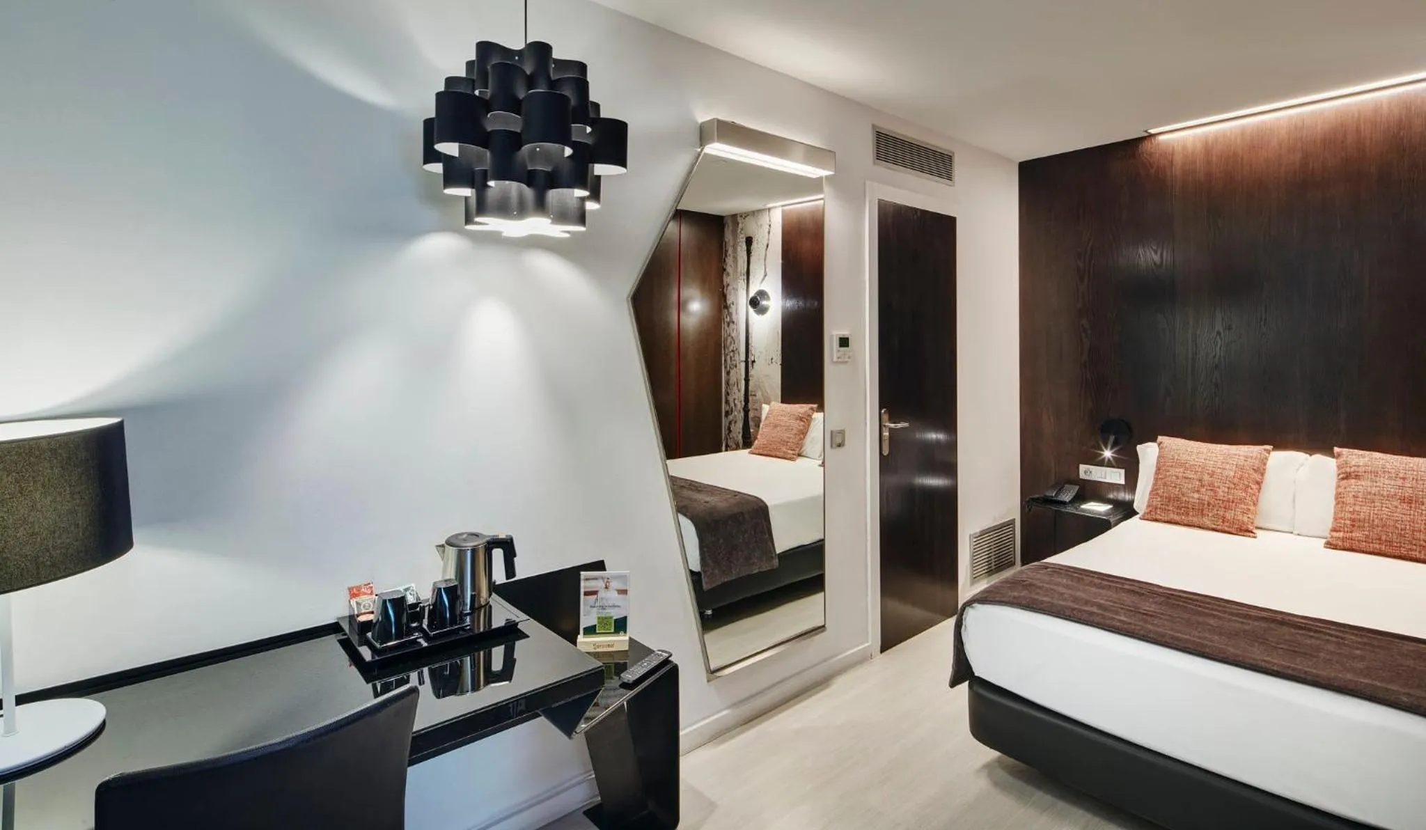 Photo of the whole room, Bed in Sercotel Hotel Rosellon