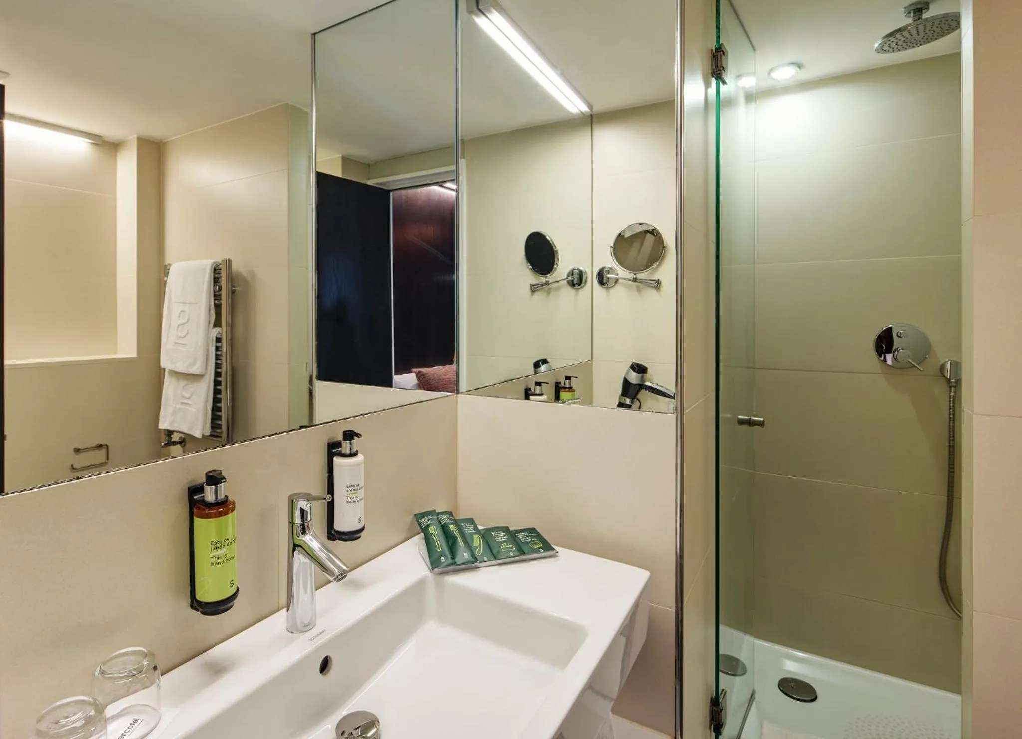 Photo of the whole room in Sercotel Hotel Rosellon