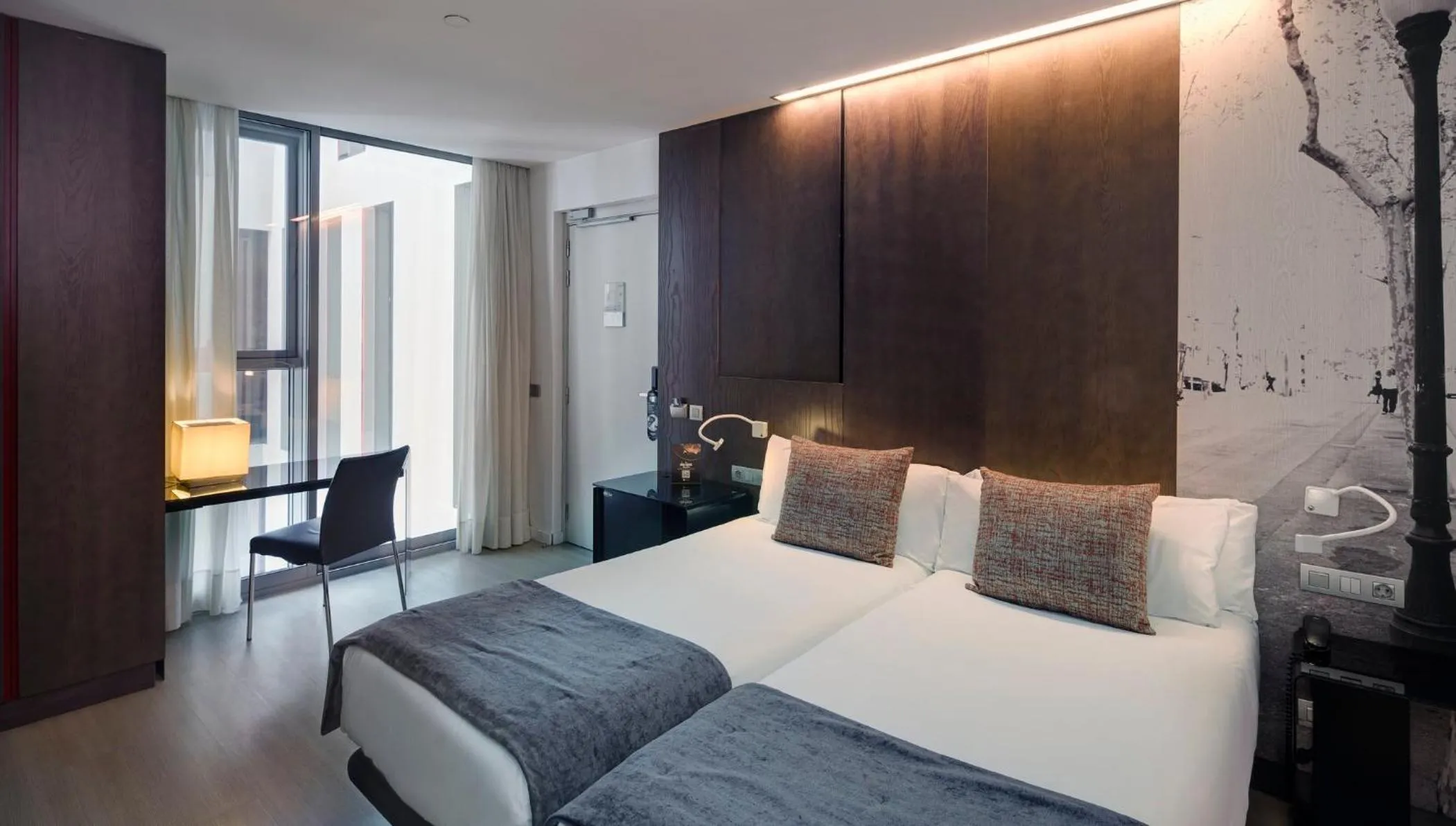 Photo of the whole room, Bed in Sercotel Hotel Rosellon