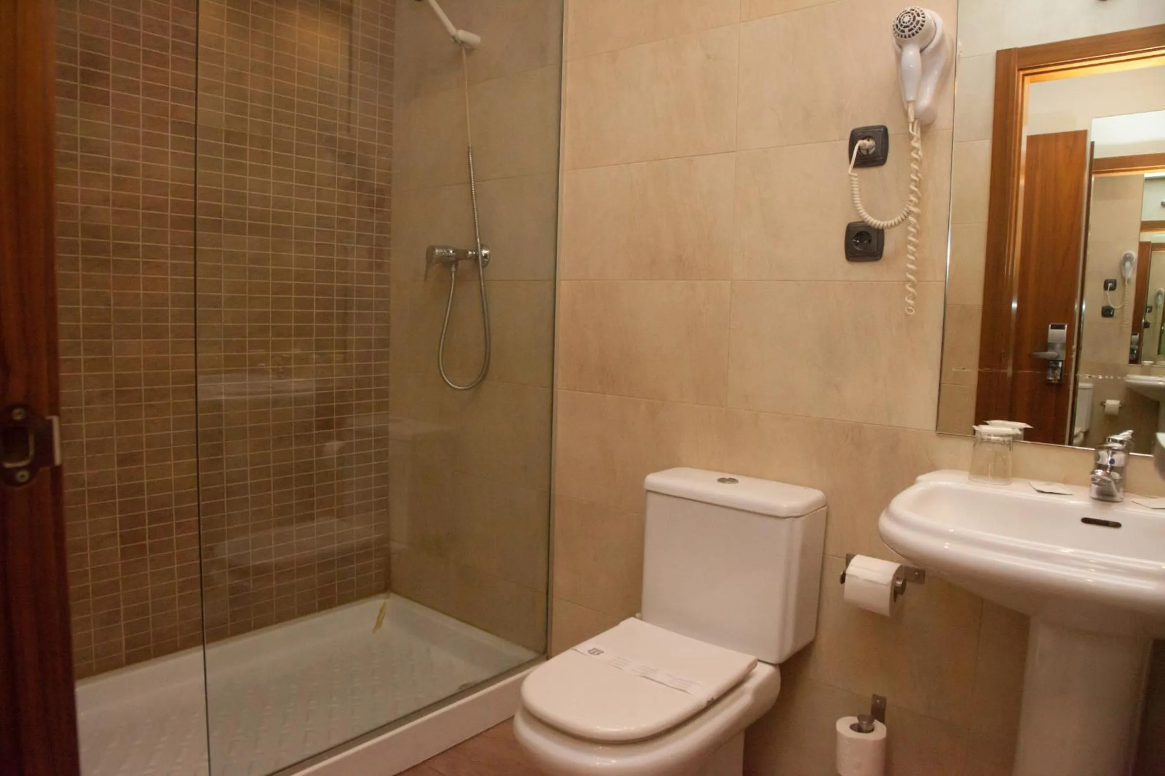 Toilet in Hotel Izelai