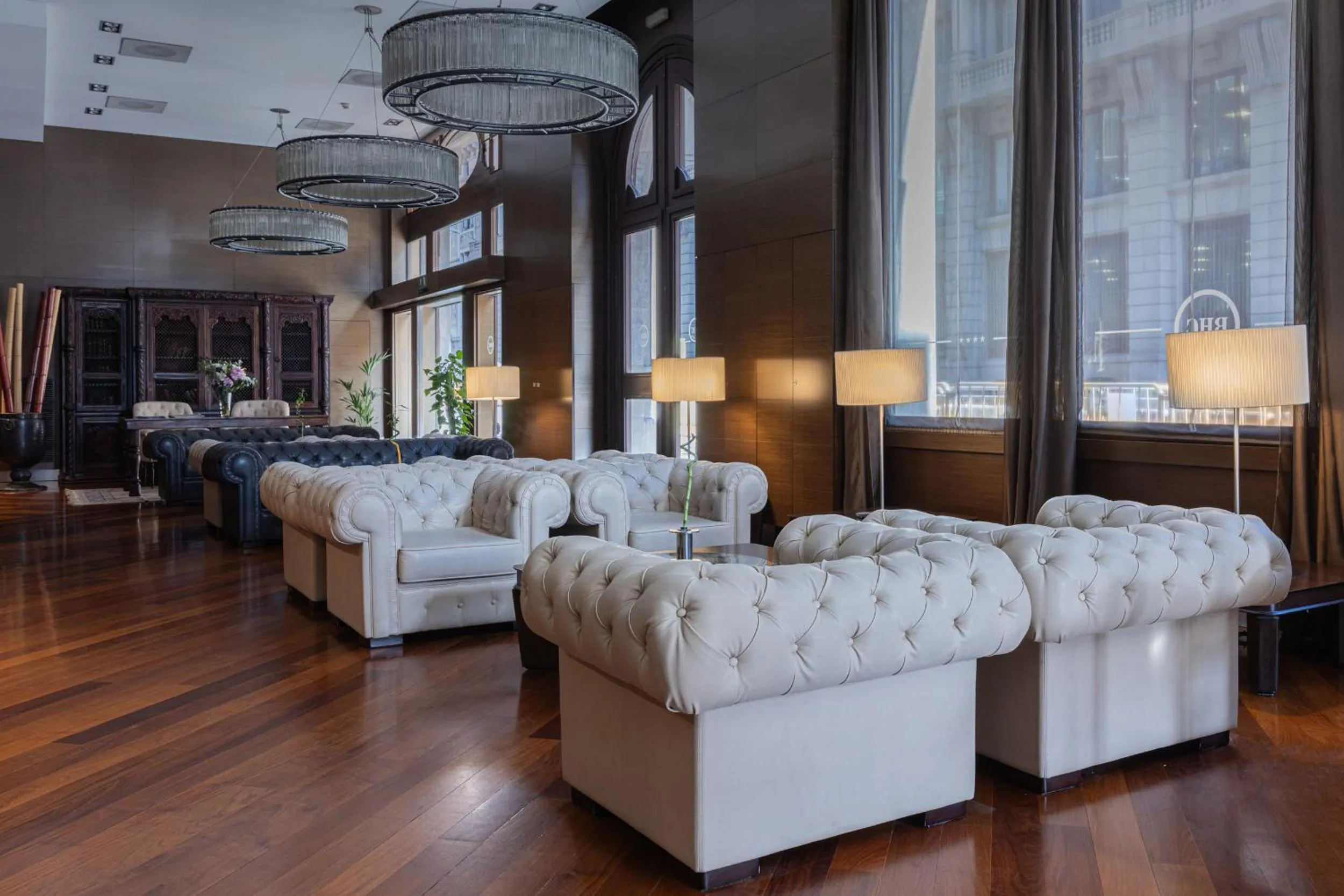 Communal lounge/ TV room in Barcelona Hotel Colonial