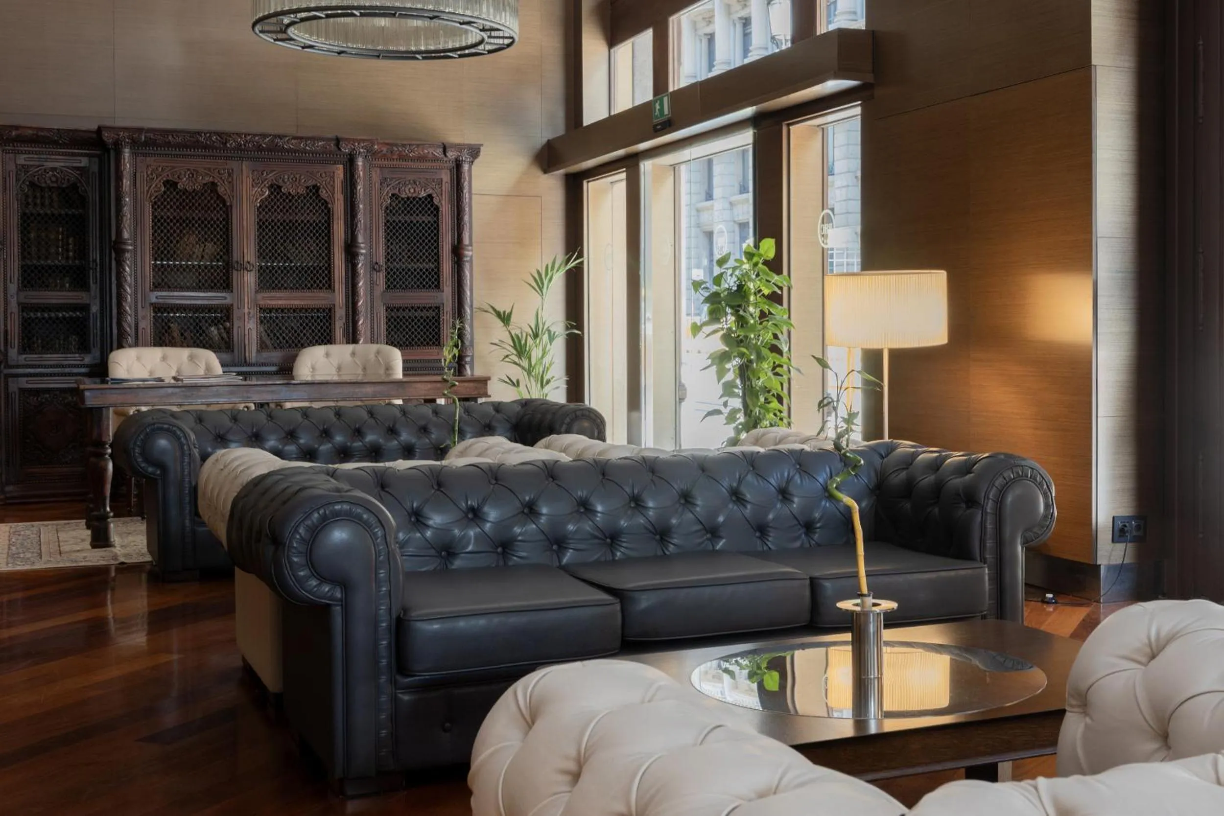 Communal lounge/ TV room in Barcelona Hotel Colonial