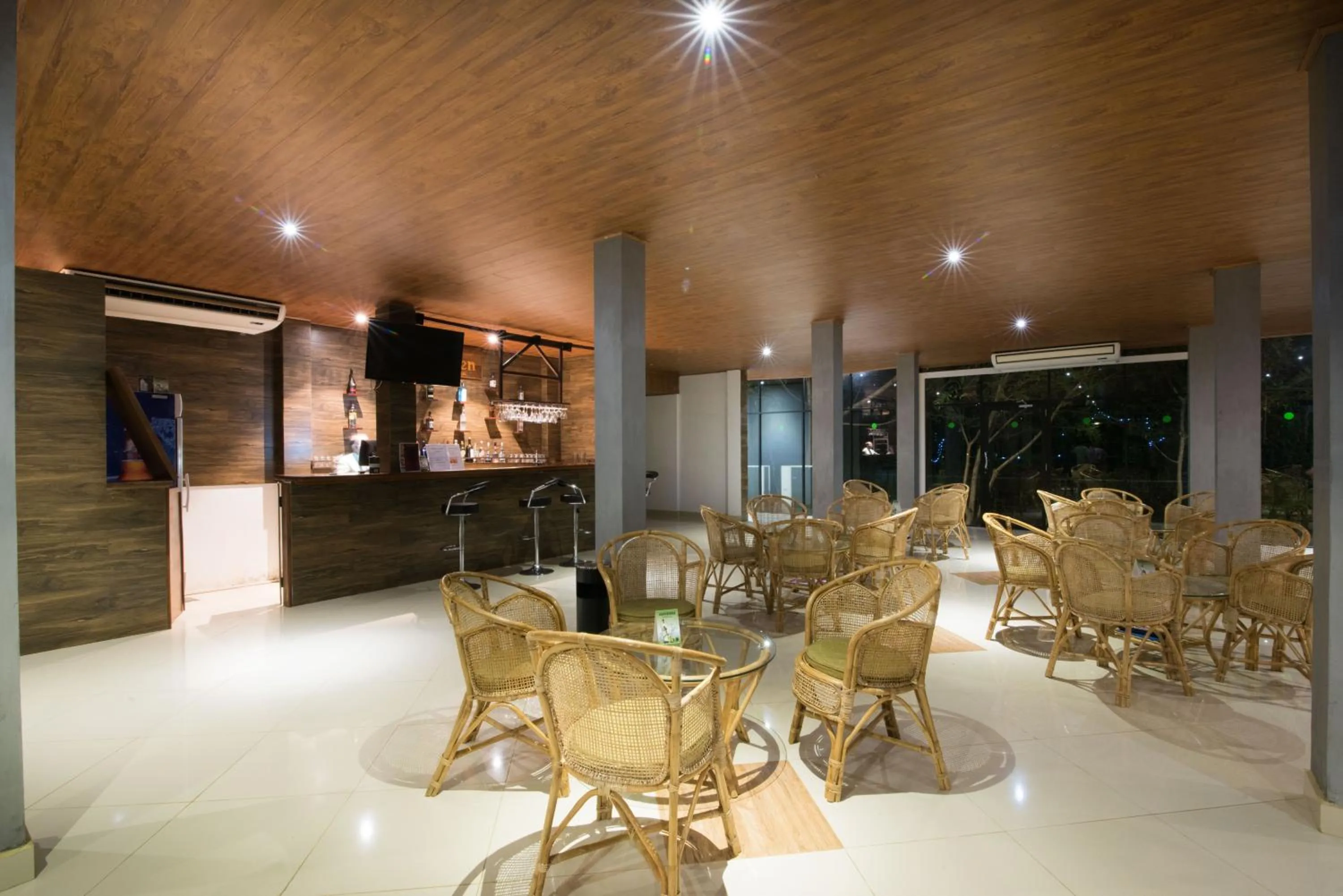 Lounge or bar in Sungreen Resort Habarana