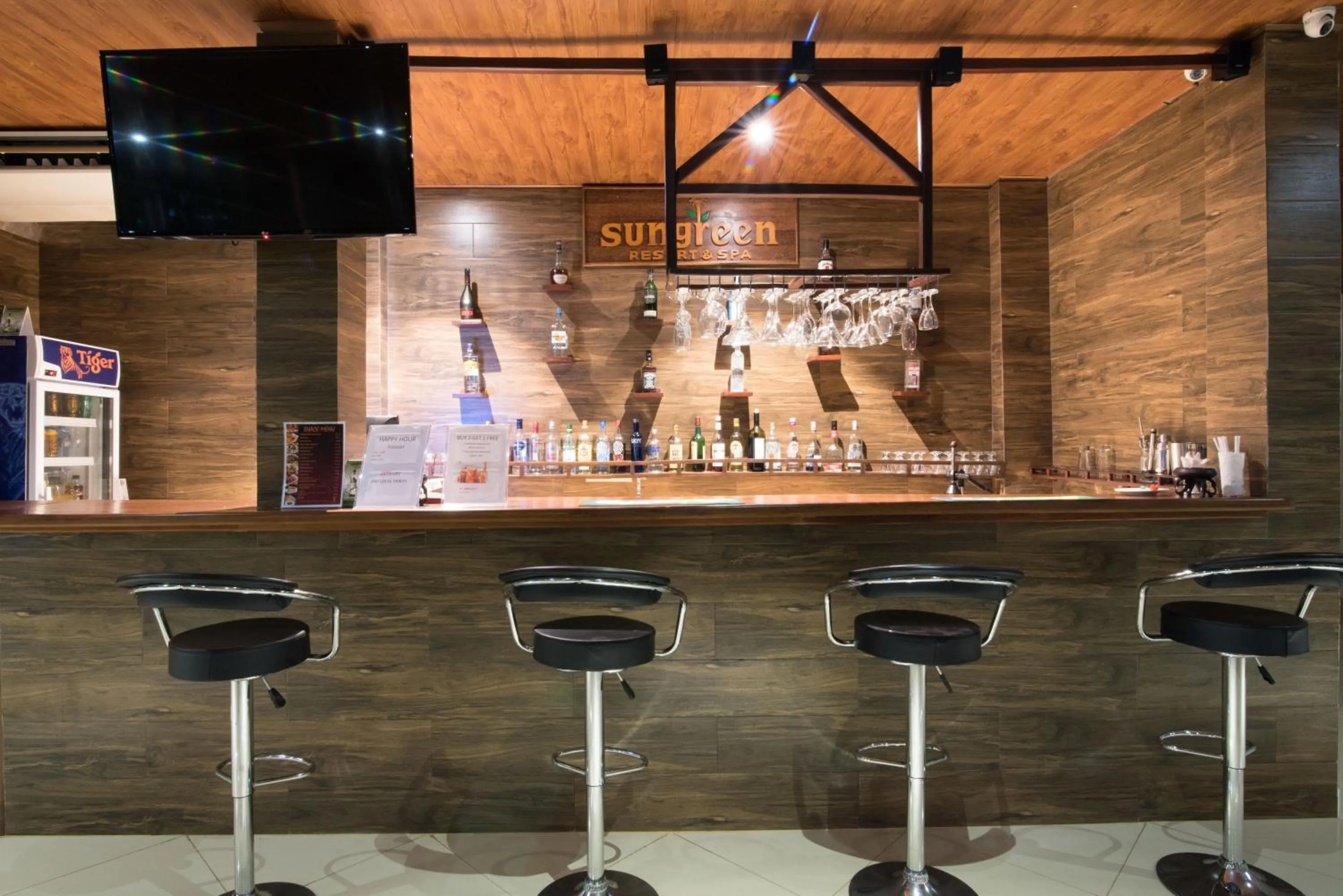 Lounge or bar in Sungreen Resort Habarana