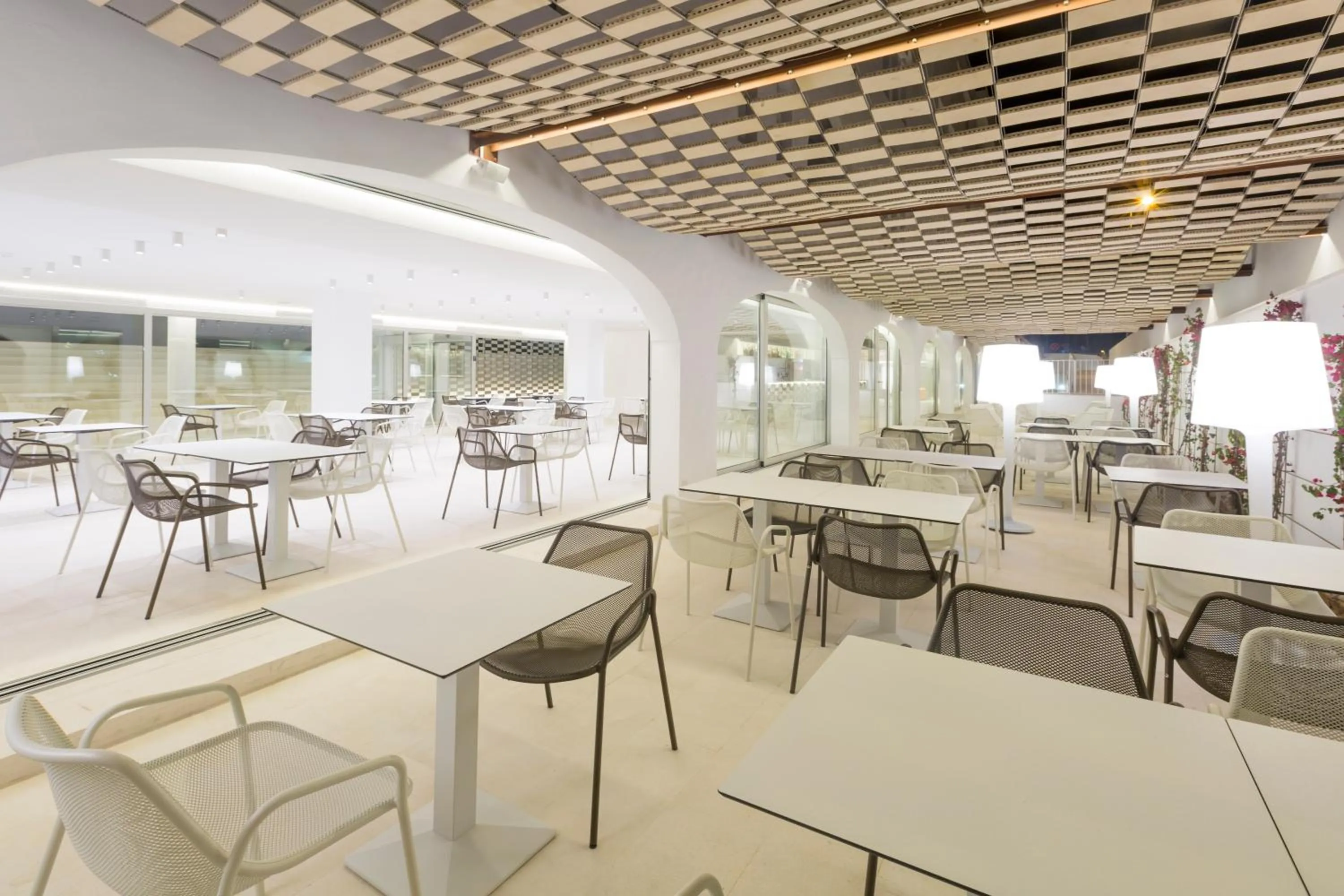 Restaurant/places to eat in Ebano Hotel Apartments & Spa