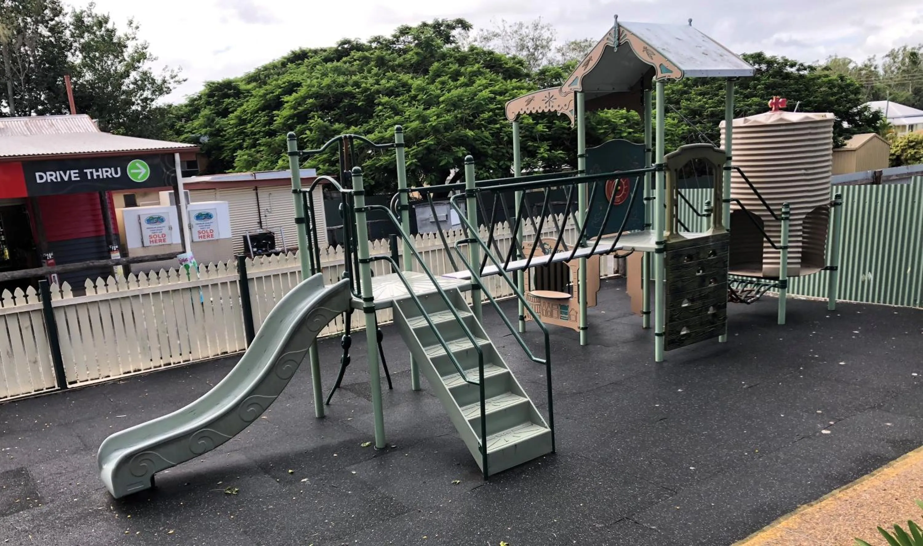 Children play ground in Gin Gin Budget Accommodation