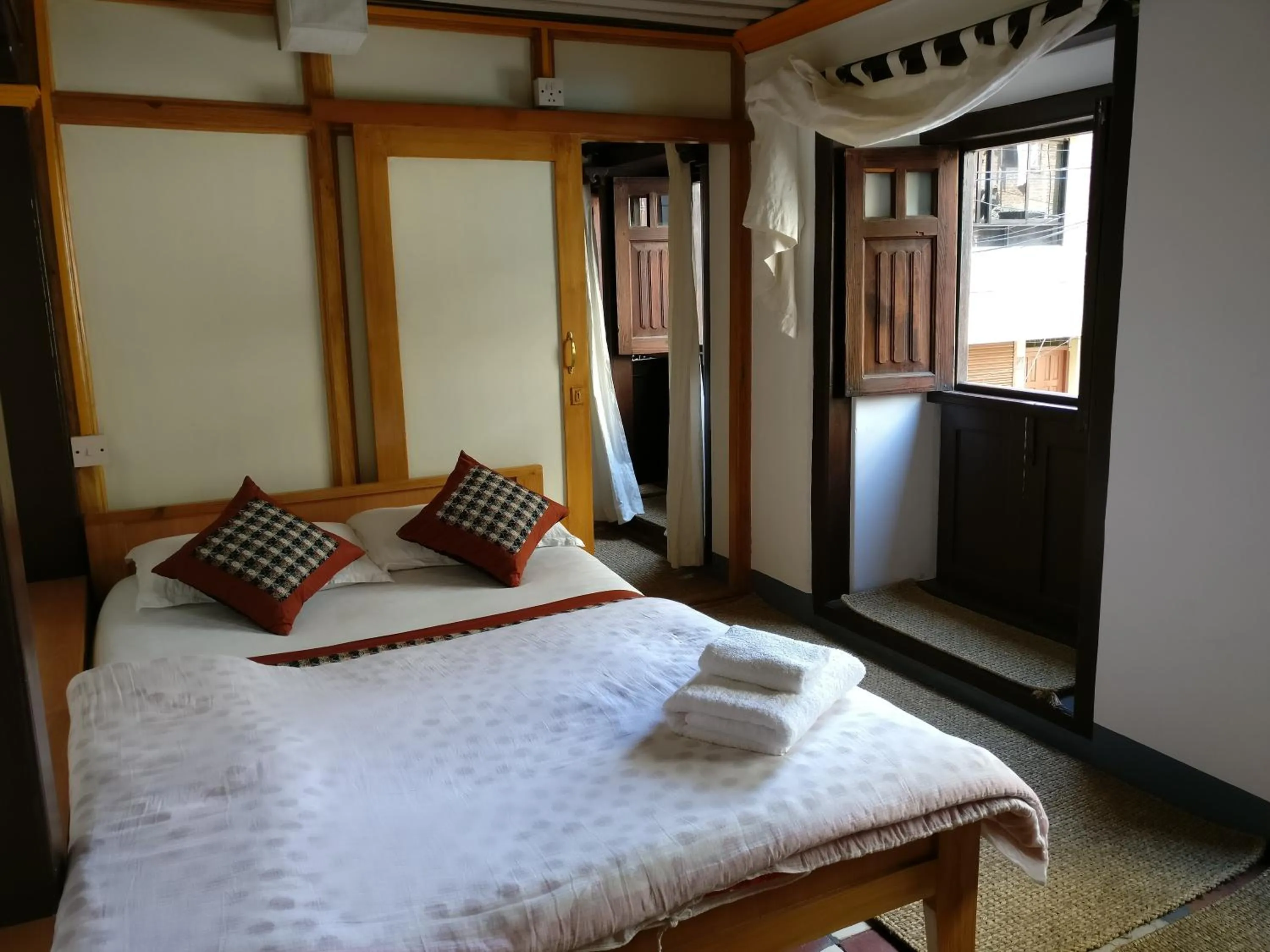 Single Room with Bathroom - single occupancy in Hiranya Guest House