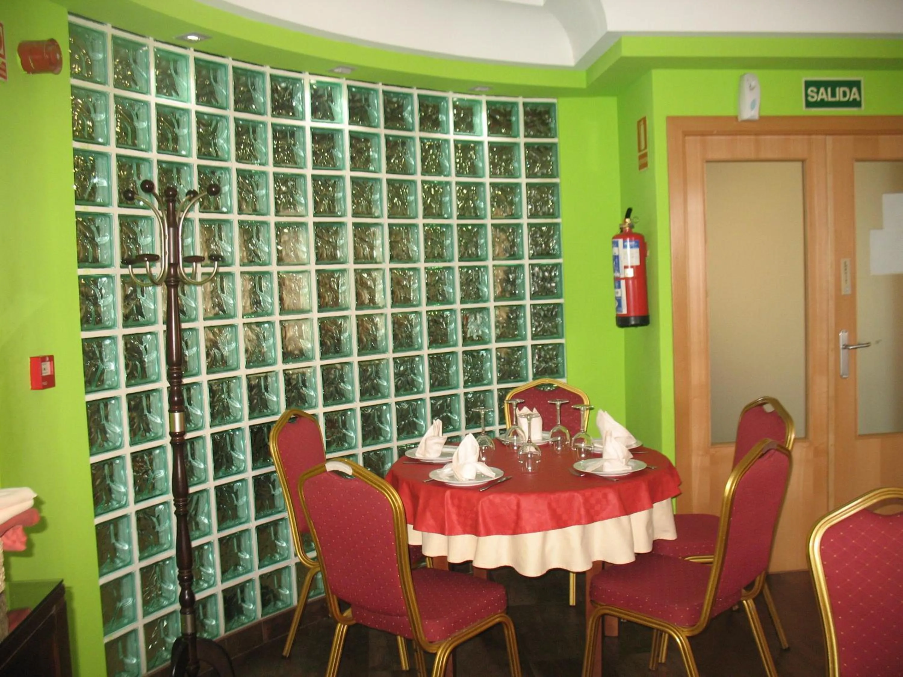 Restaurant/places to eat in Hostal Campestre