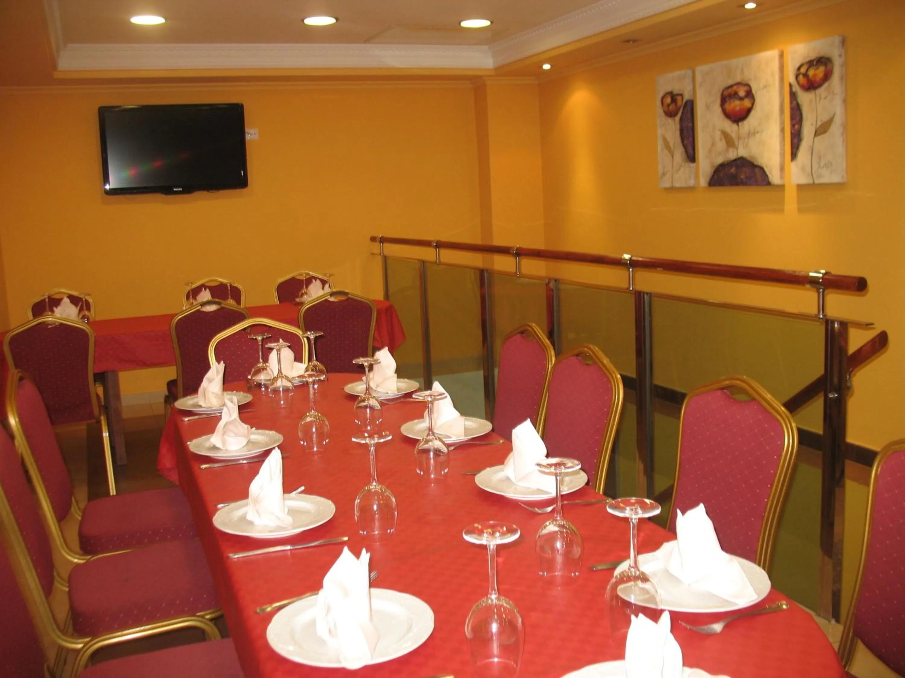 Restaurant/places to eat in Hostal Campestre