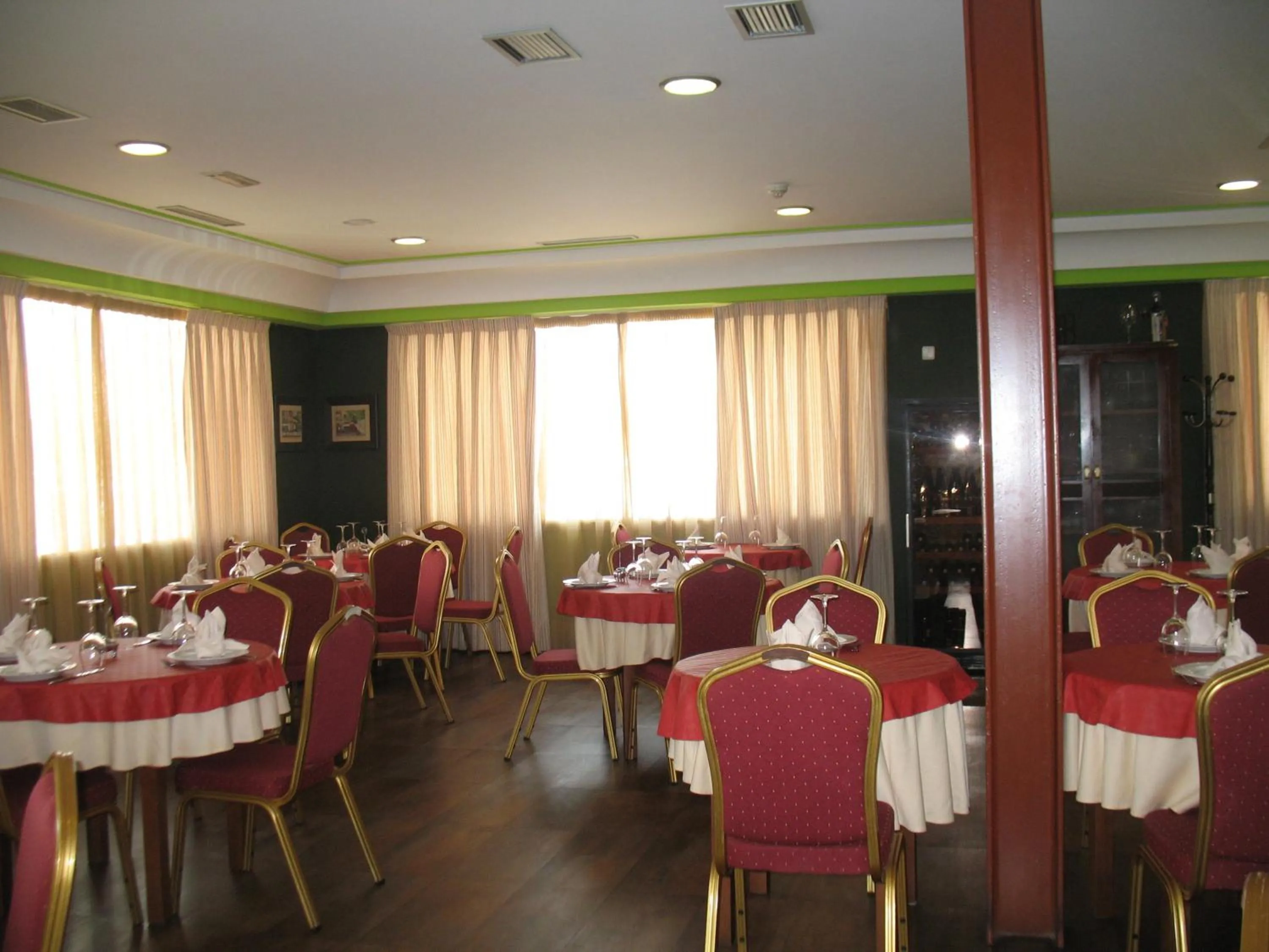 Restaurant/places to eat in Hostal Campestre