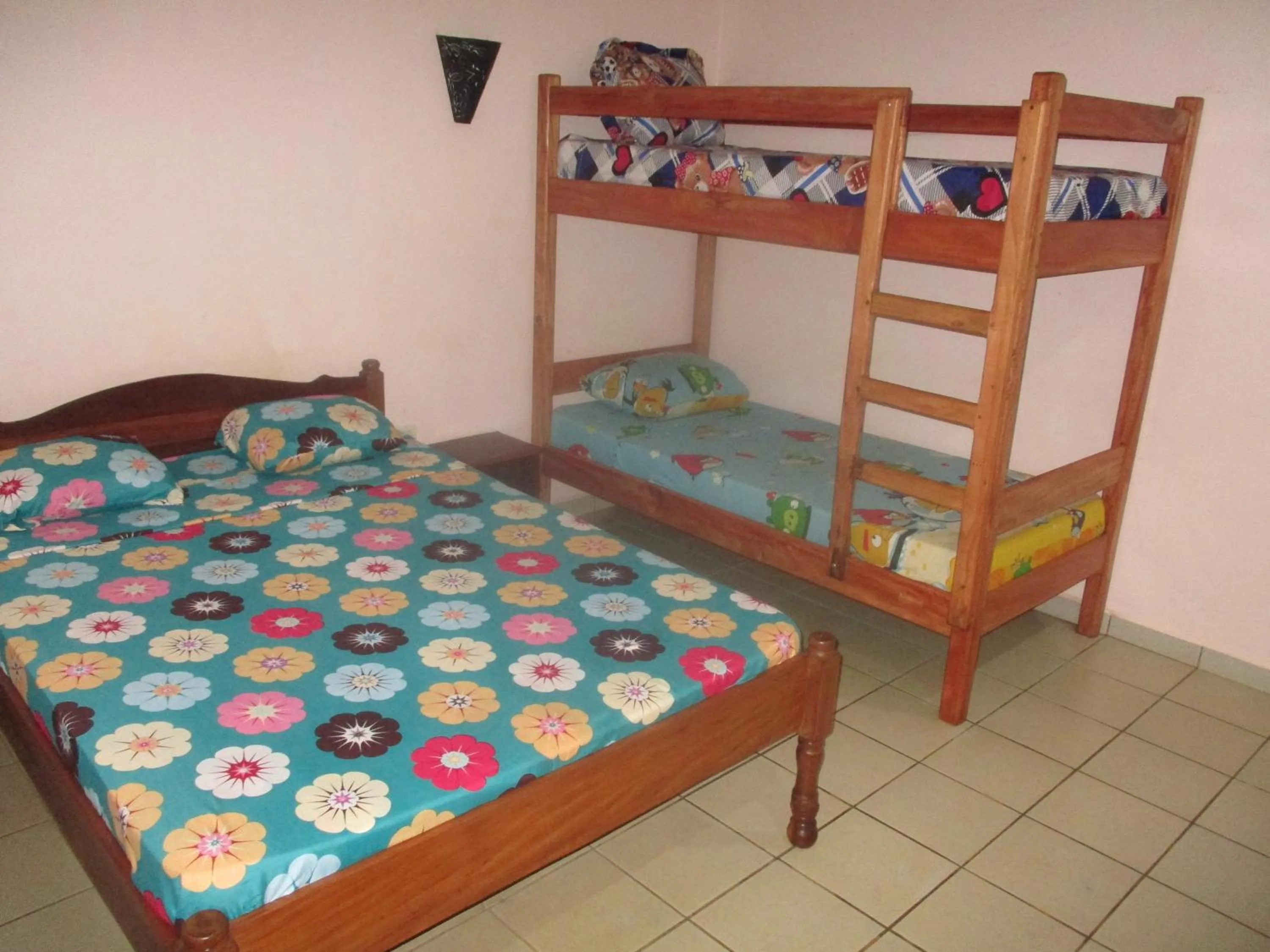 Photo of the whole room, Bed in Residence Kathyly