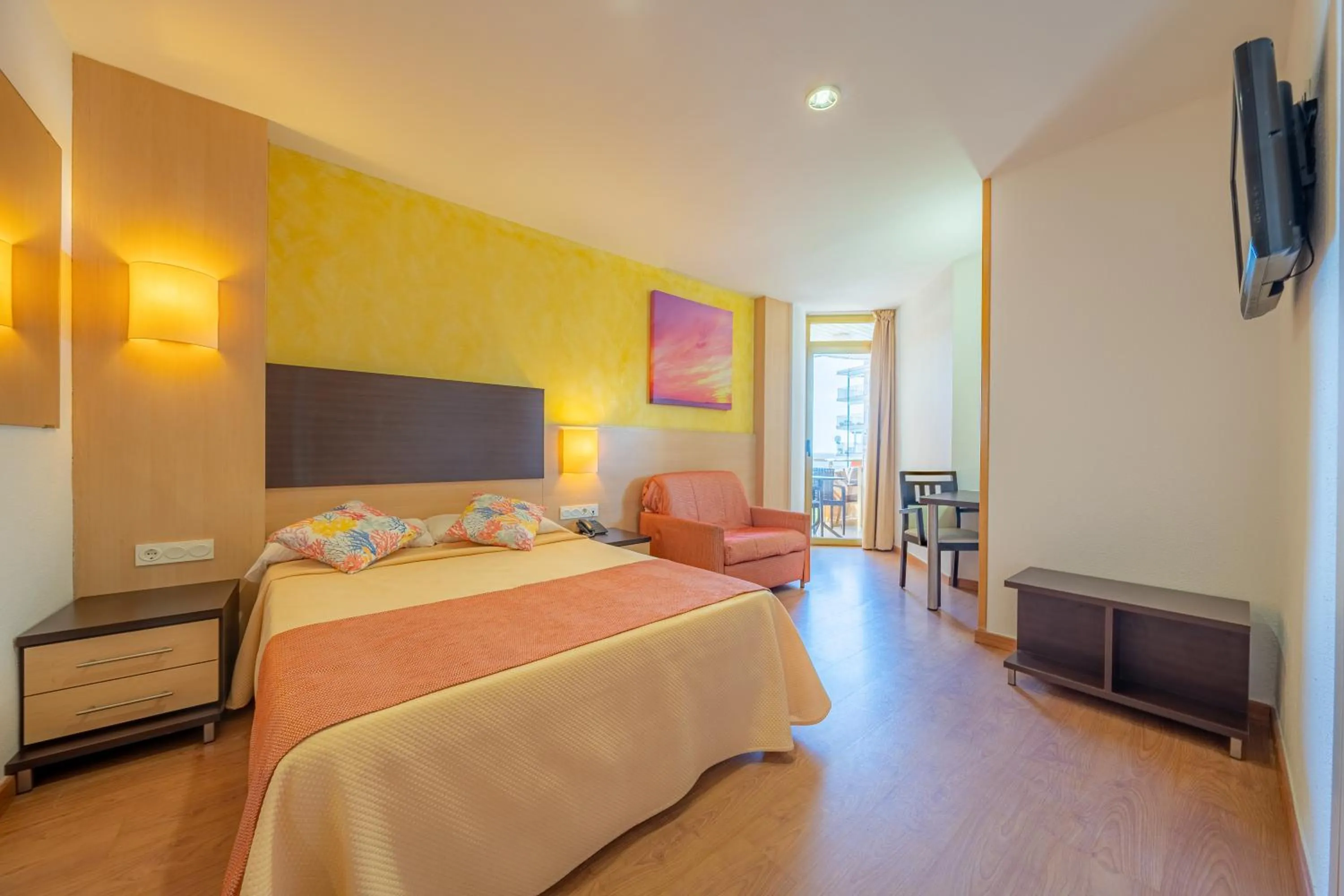 Photo of the whole room in Hotel Blaumar