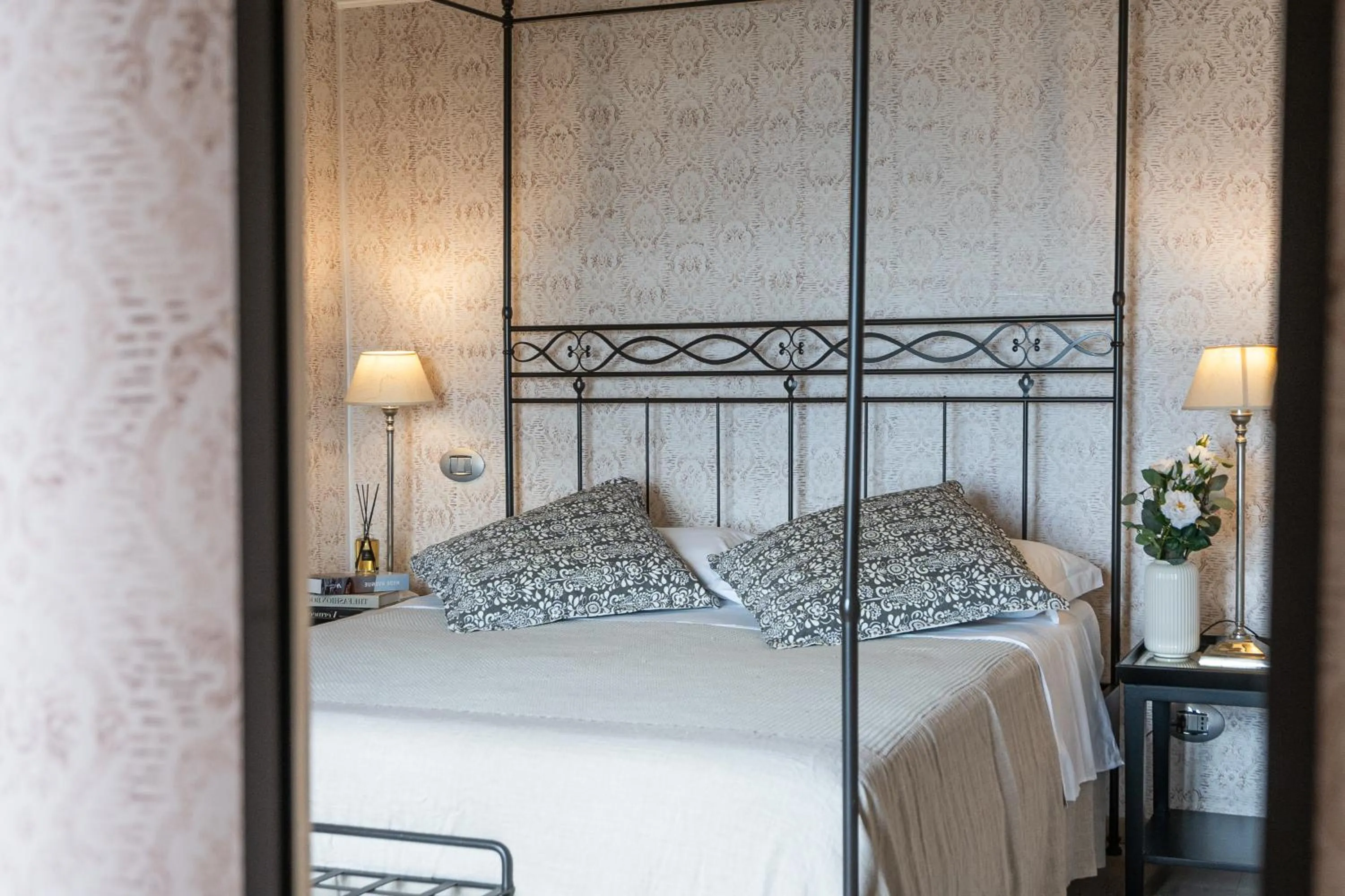 Photo of the whole room, Bed in La Lisca