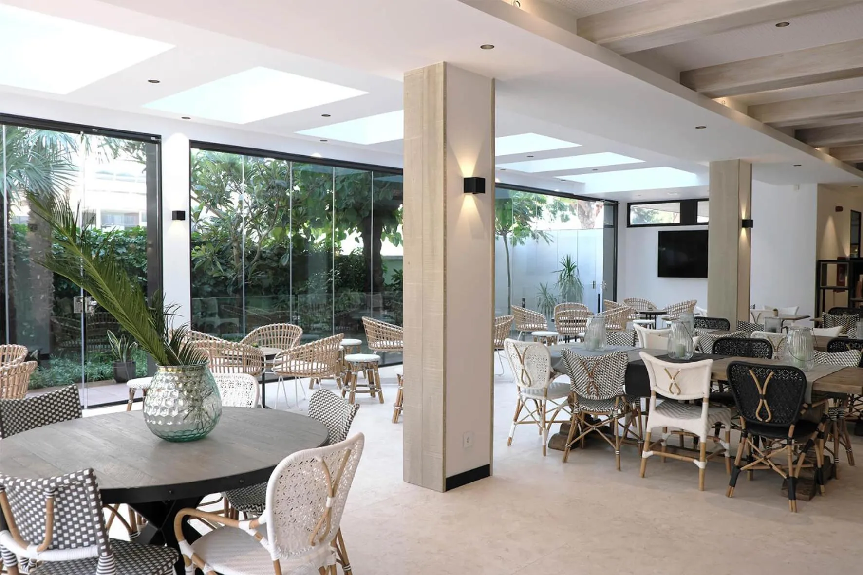 Day in Hotel Acapulco