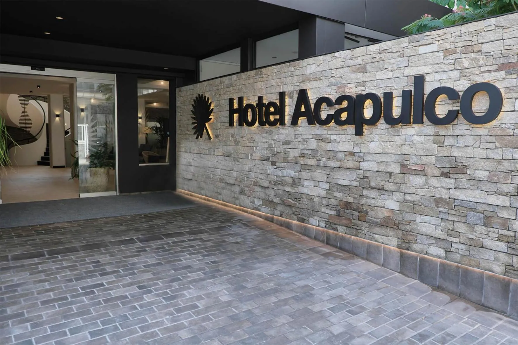 Facade/entrance in Hotel Acapulco