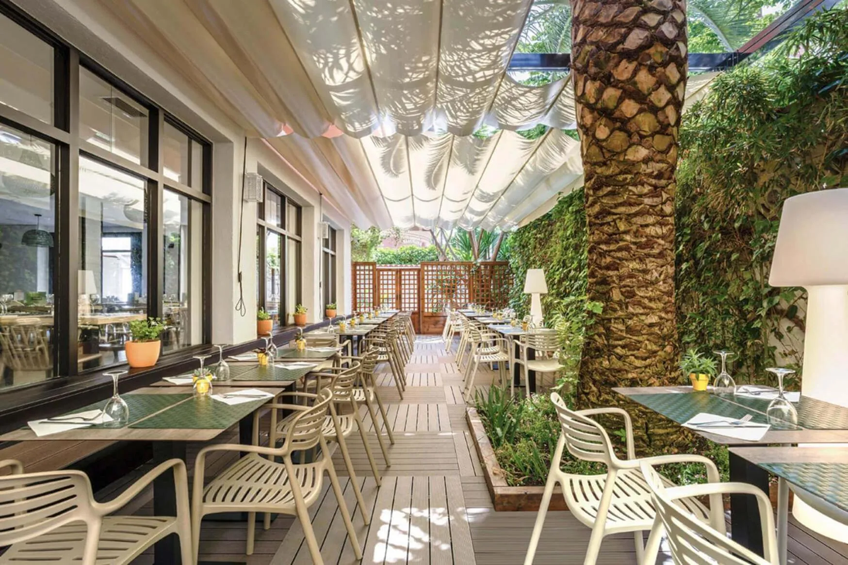 Restaurant/places to eat in Hotel Acapulco