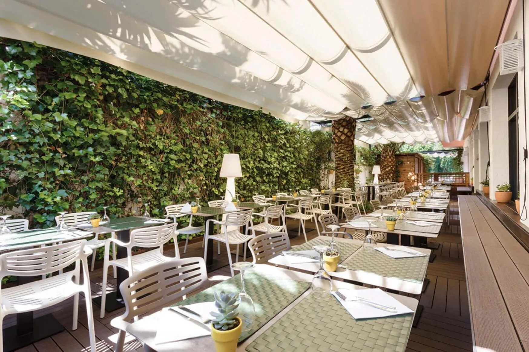 Restaurant/places to eat in Hotel Acapulco