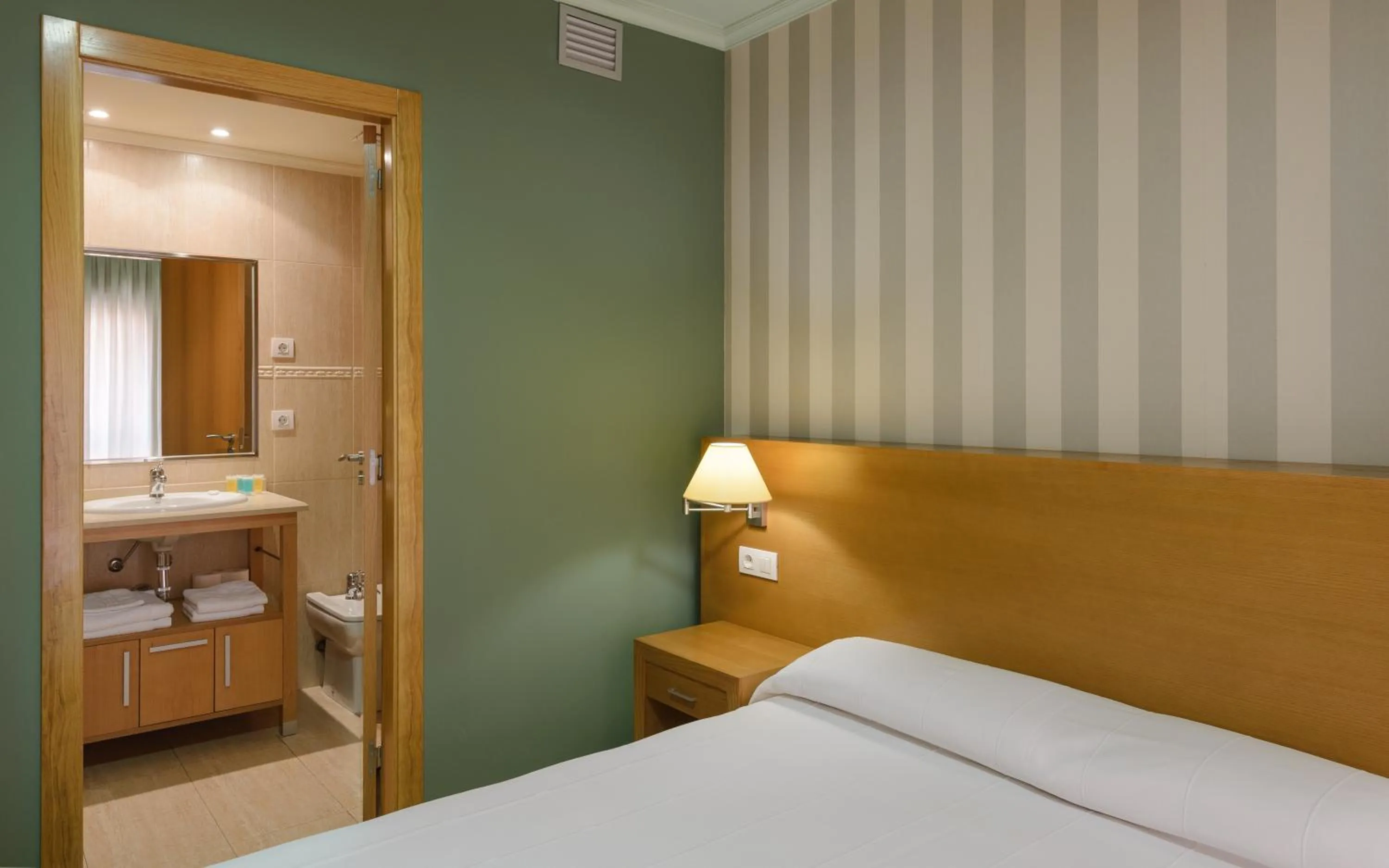 Bedroom, Bed in Apartamentos Trisquel