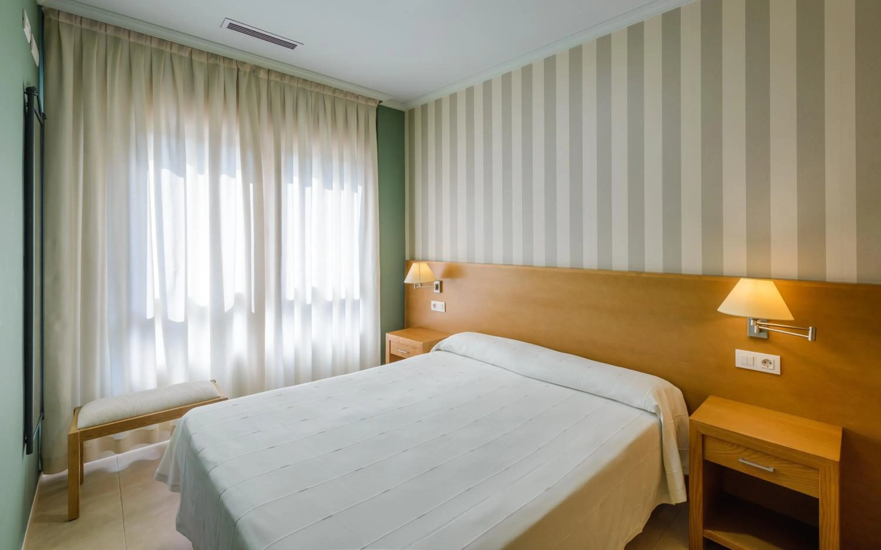 Bedroom, Bed in Apartamentos Trisquel