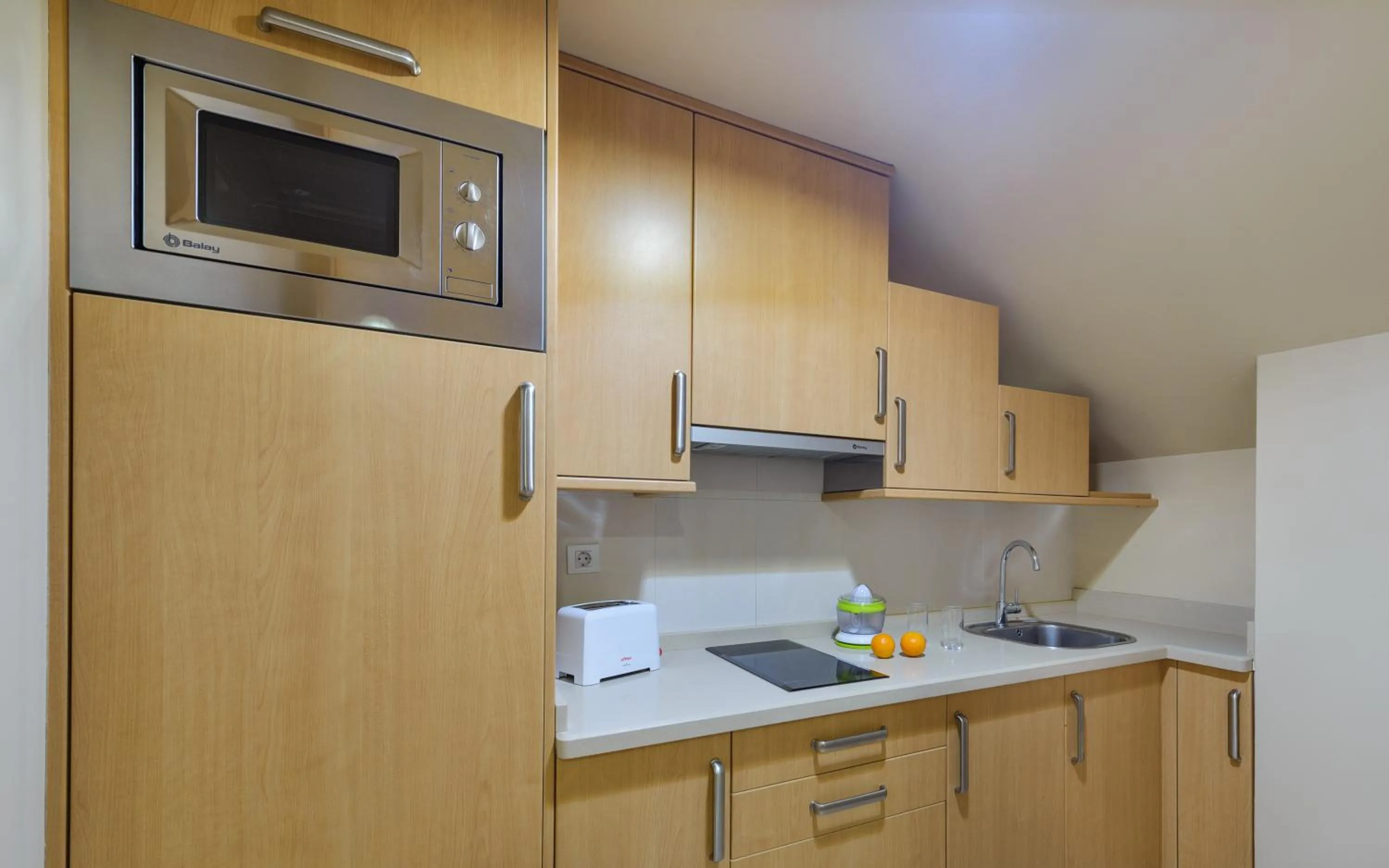Kitchen or kitchenette in Apartamentos Trisquel
