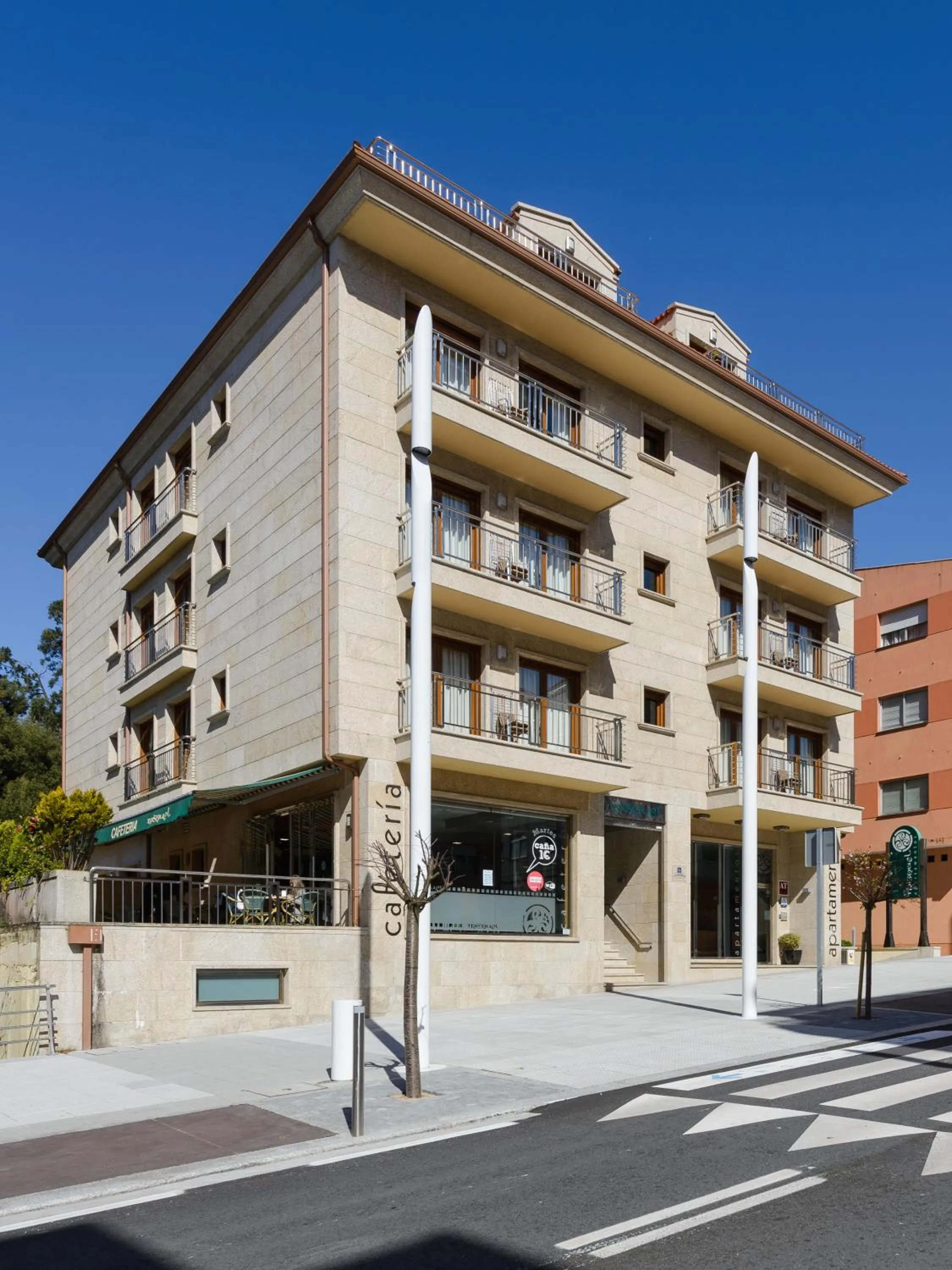 Facade/entrance in Apartamentos Trisquel