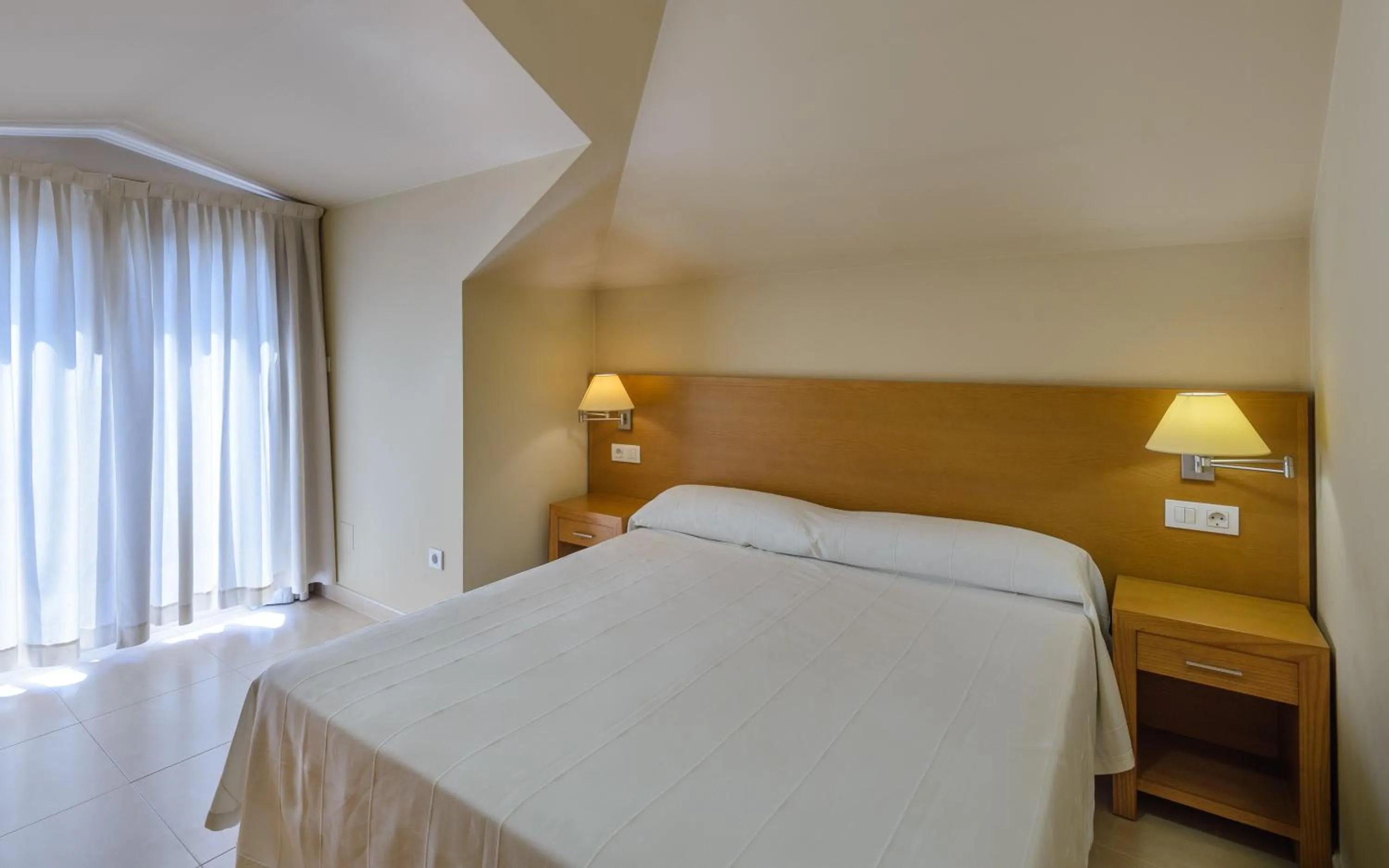 Bedroom, Bed in Apartamentos Trisquel