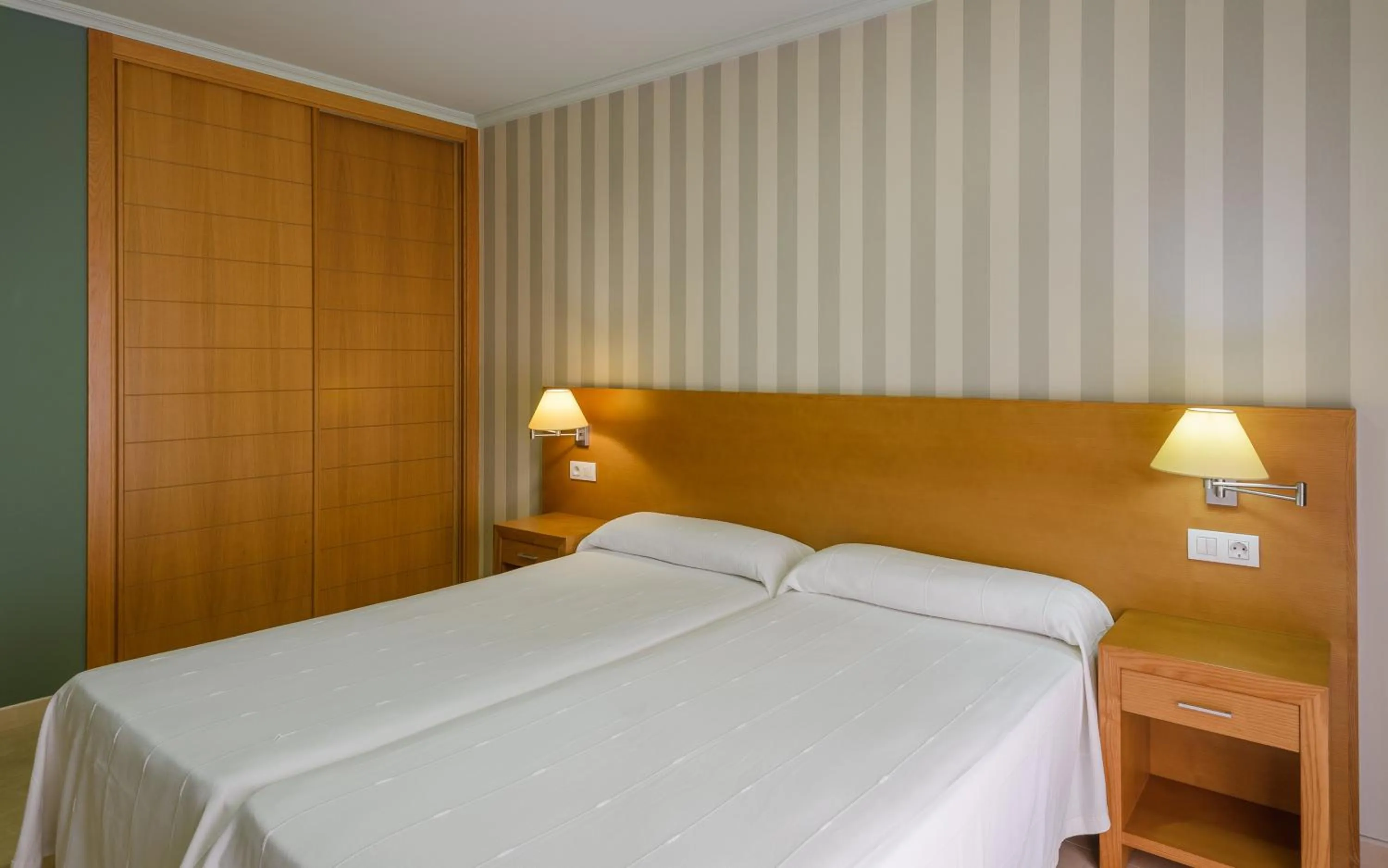 Bedroom, Bed in Apartamentos Trisquel