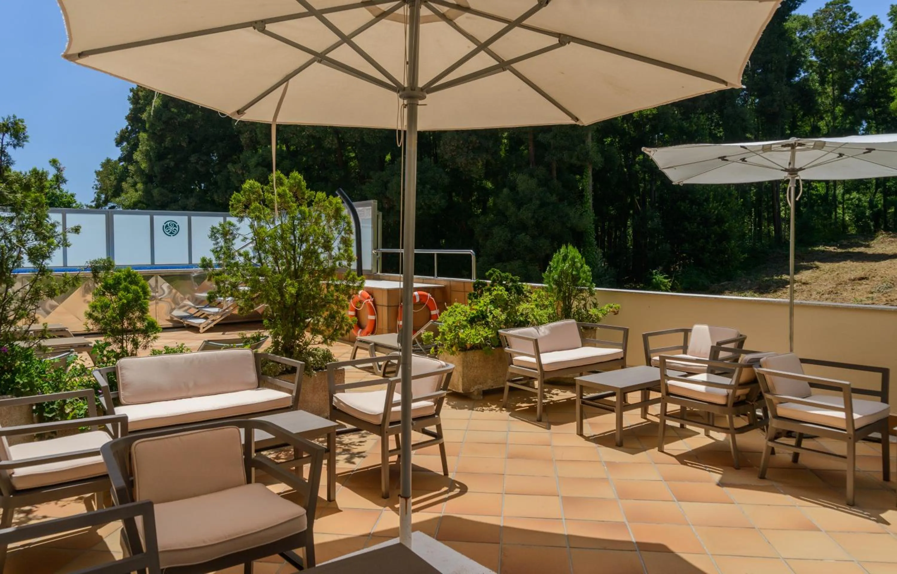 Swimming pool in Apartamentos Trisquel