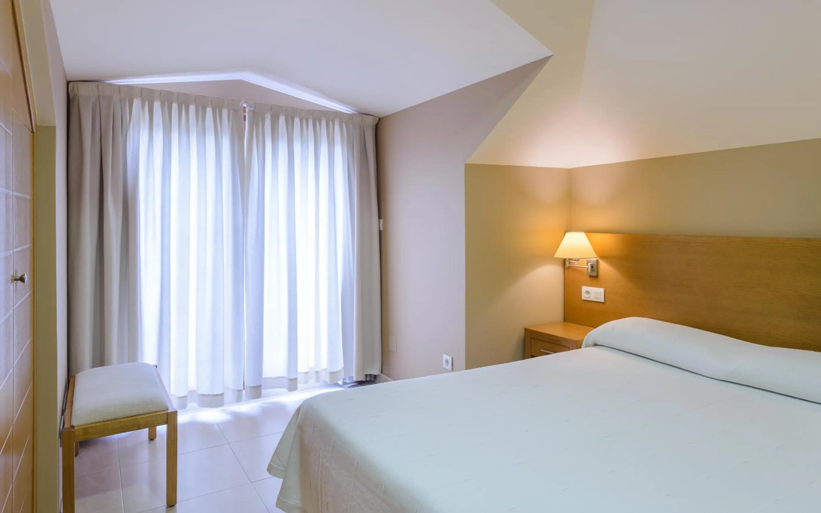 Bedroom, Bed in Apartamentos Trisquel