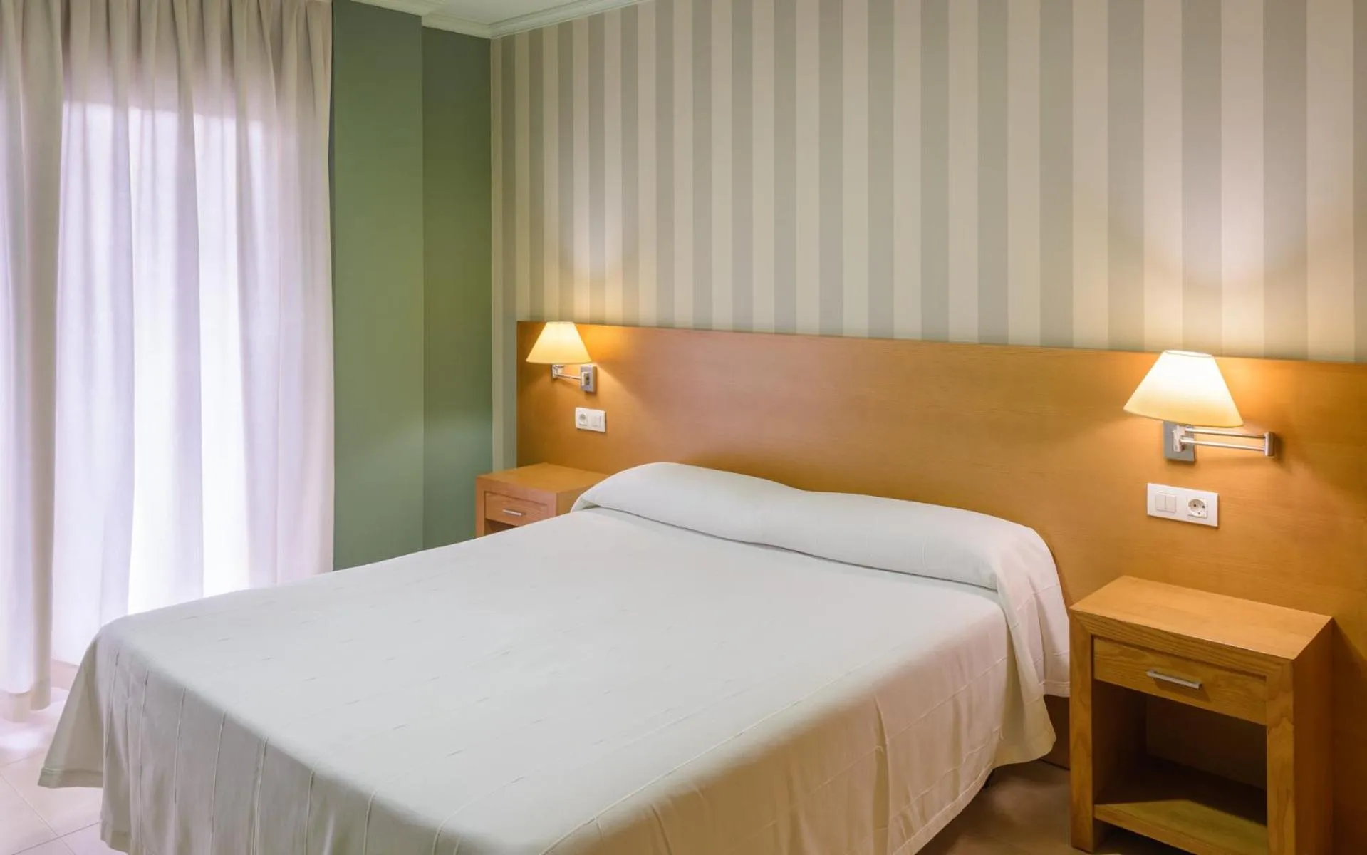 Bedroom, Bed in Apartamentos Trisquel