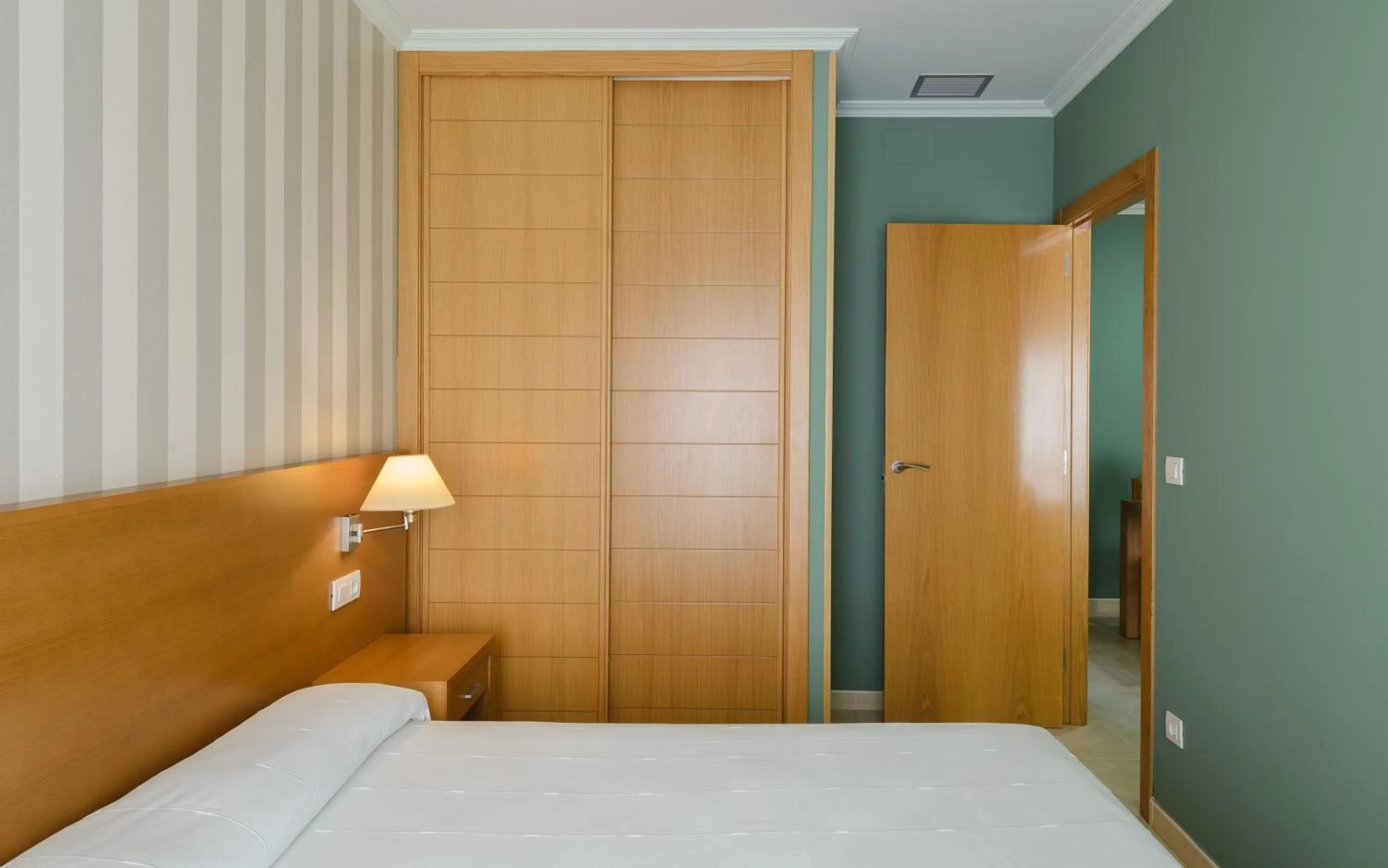 Bedroom, Bed in Apartamentos Trisquel