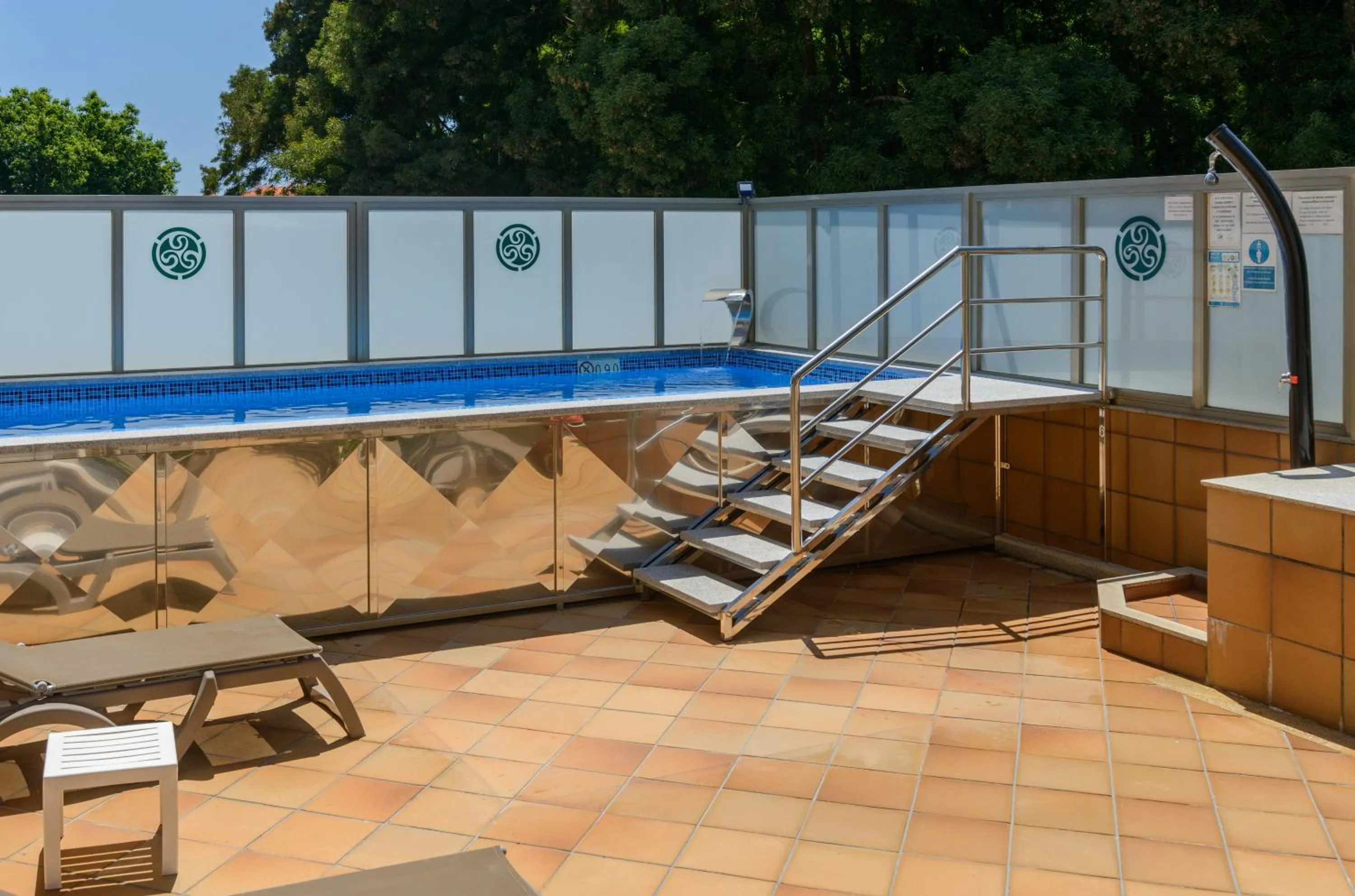 Swimming pool in Apartamentos Trisquel