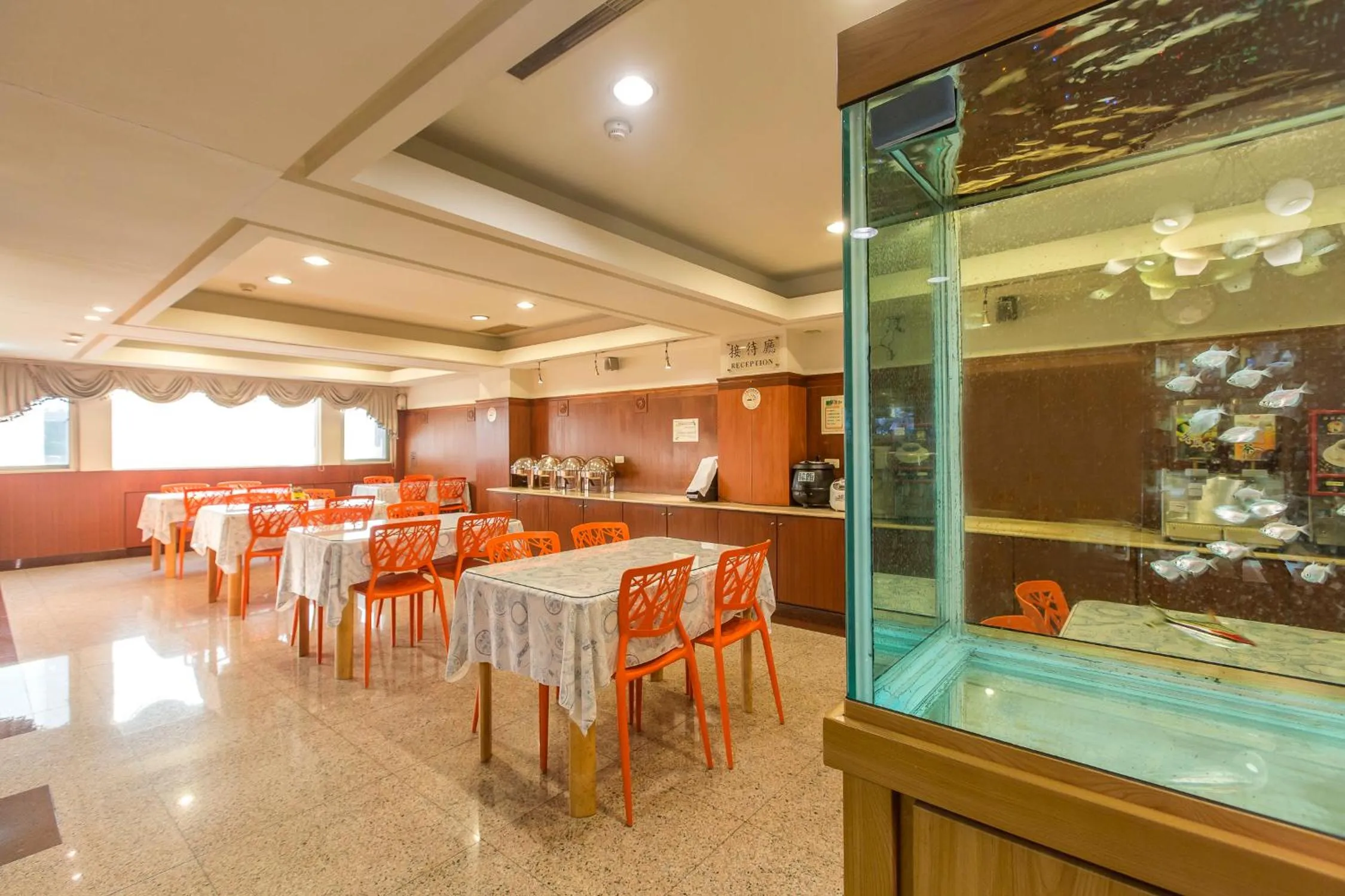 Restaurant/places to eat in The Young Hotel