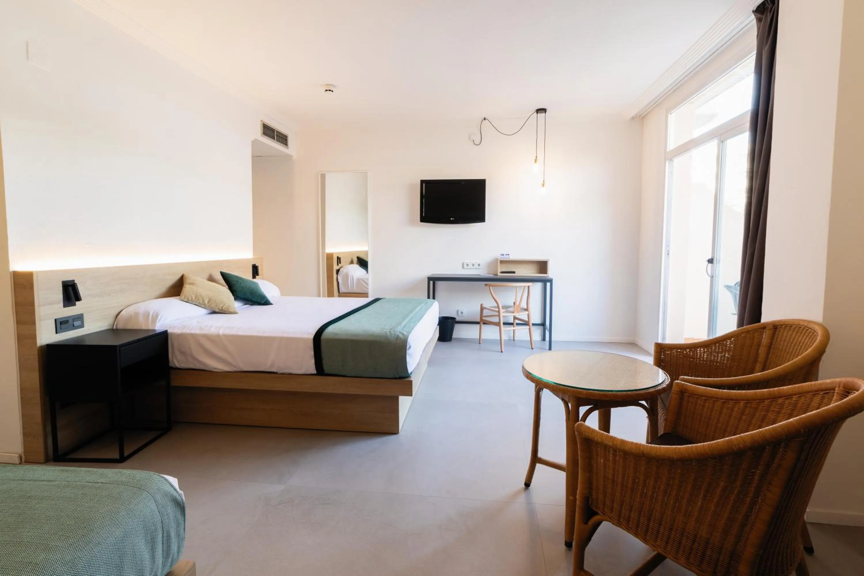 Photo of the whole room, Bed in Palas Pineda