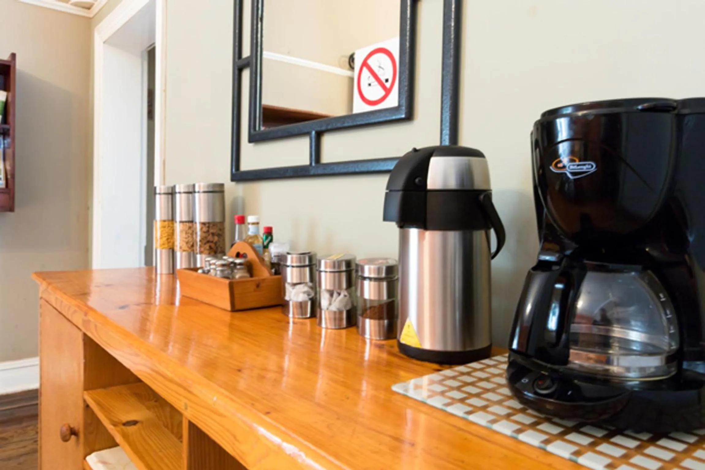 Breakfast in NANNA ROUS' TOWN HOUSE