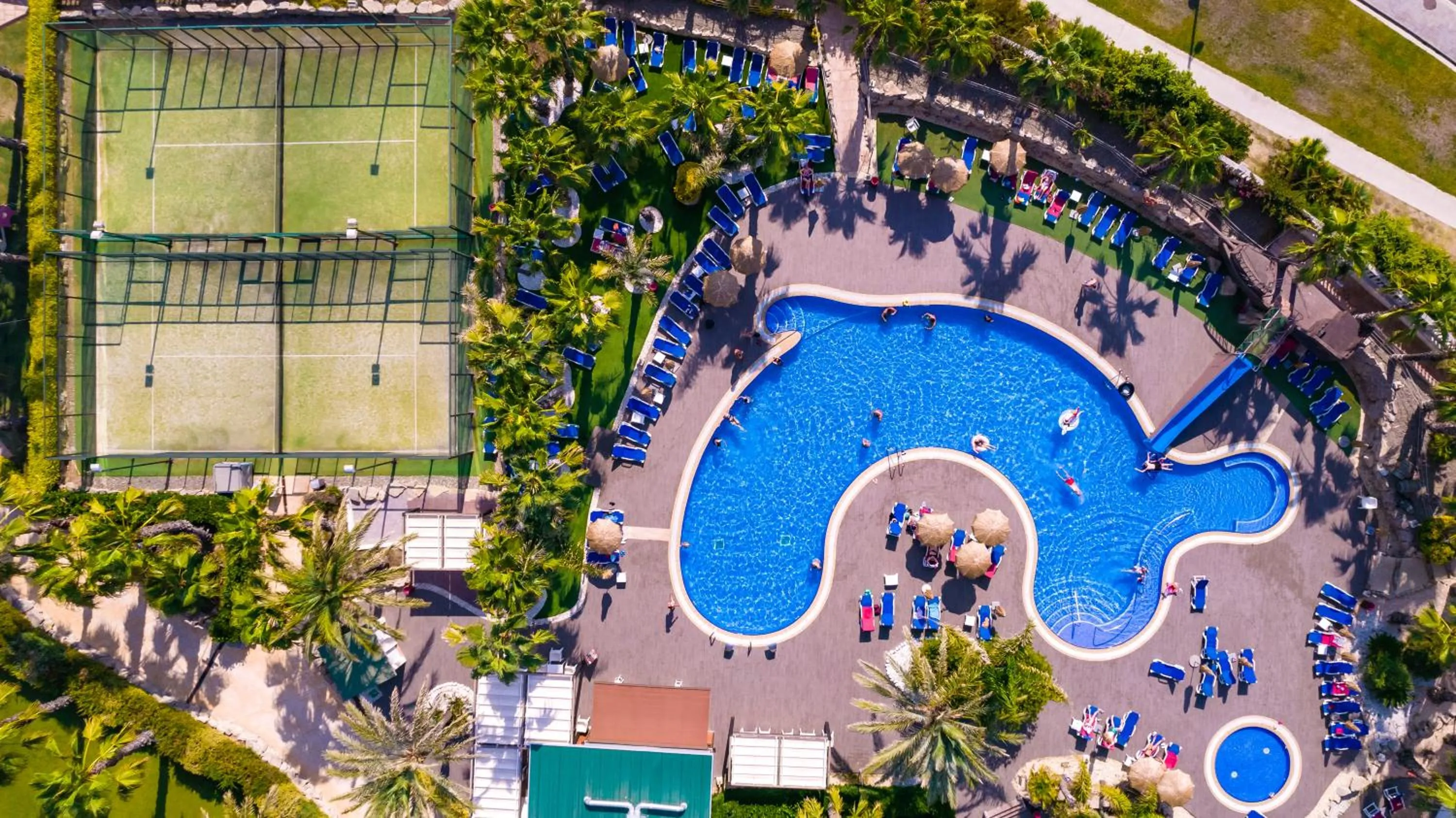 Swimming pool in Gran Palas Hotel - Spa incluido
